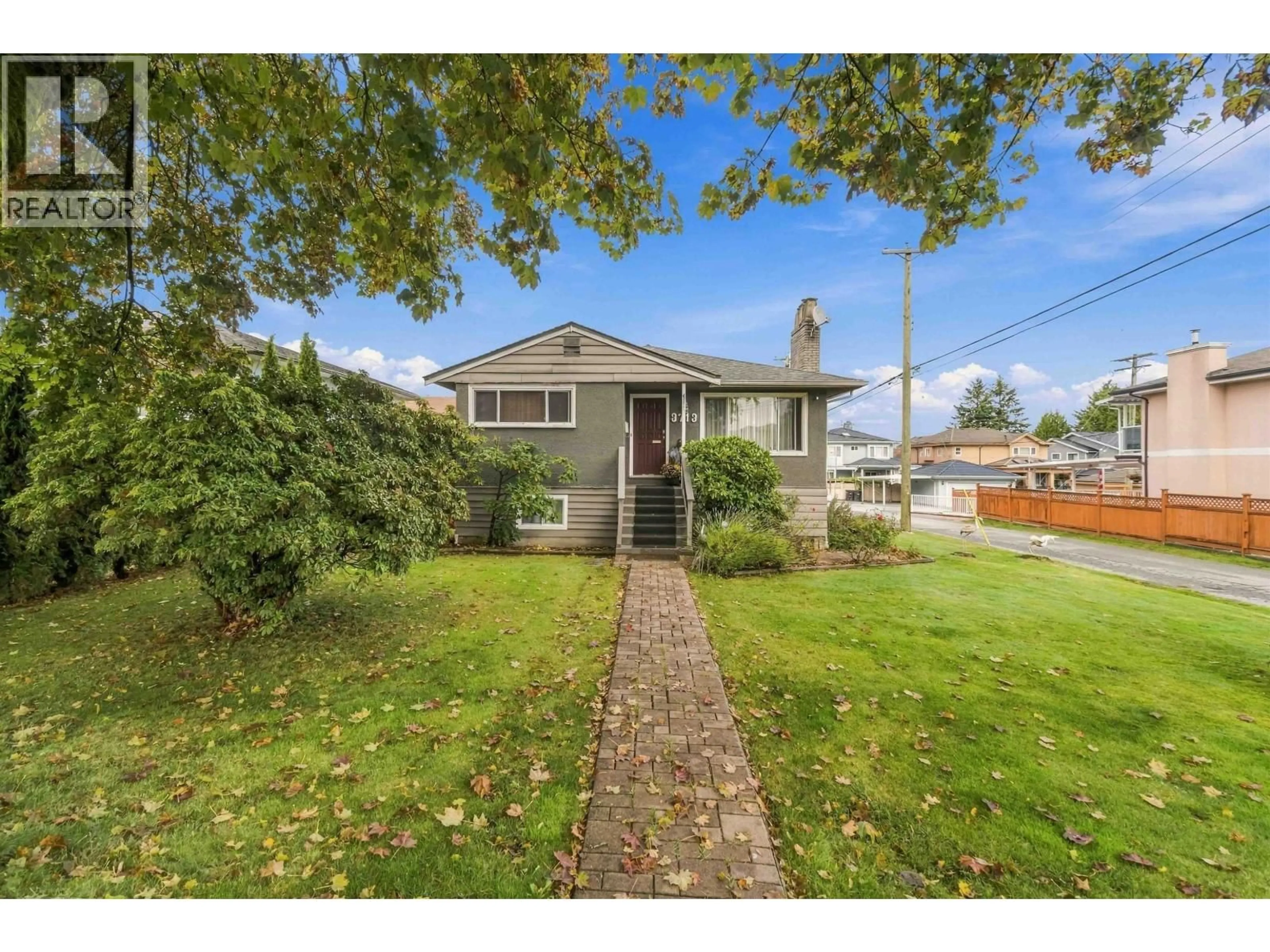 A pic from outside/outdoor area/front of a property/back of a property/a pic from drone, street for 3713 KINCAID STREET, Burnaby British Columbia V5G1V4