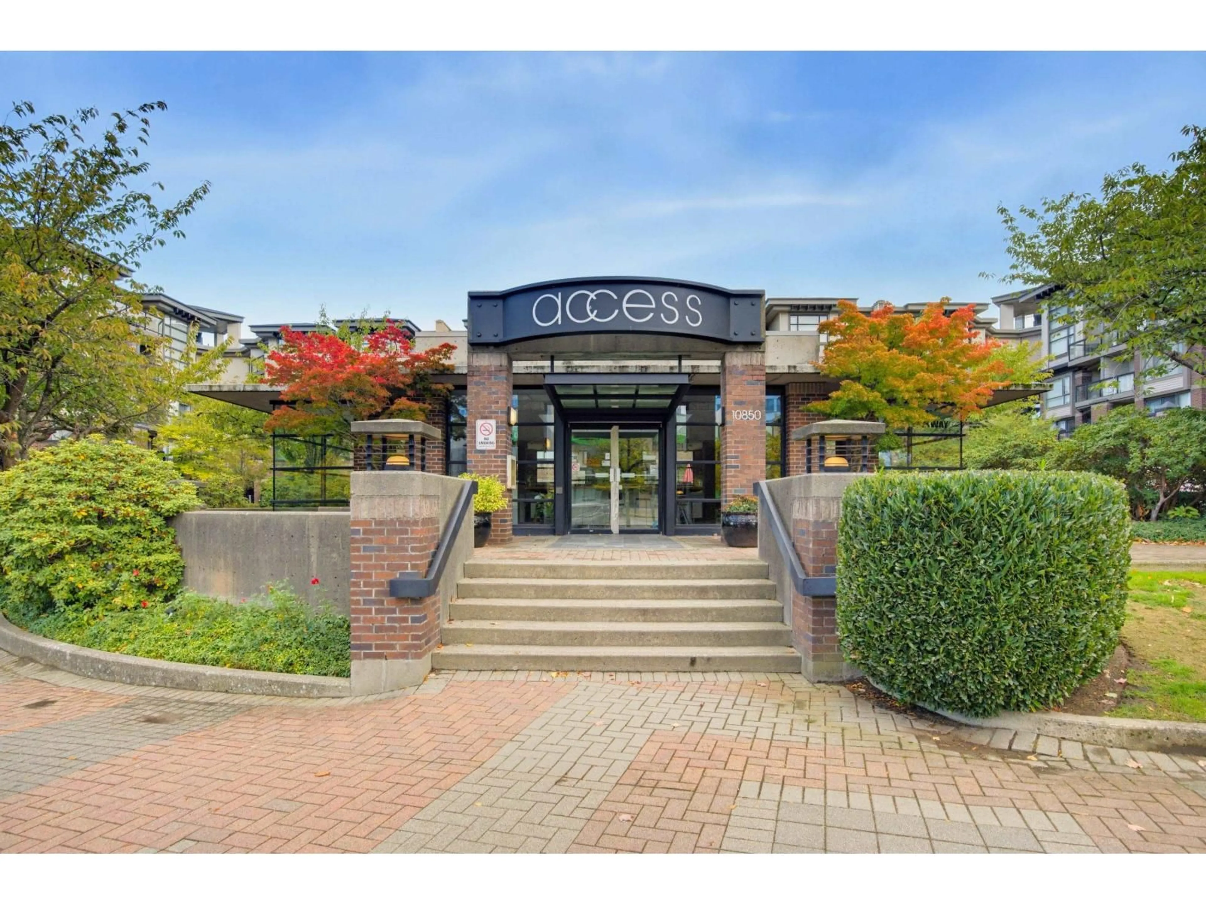 Indoor foyer for 423 - 10866 CITY PARKWAY, Surrey British Columbia V3T5W9