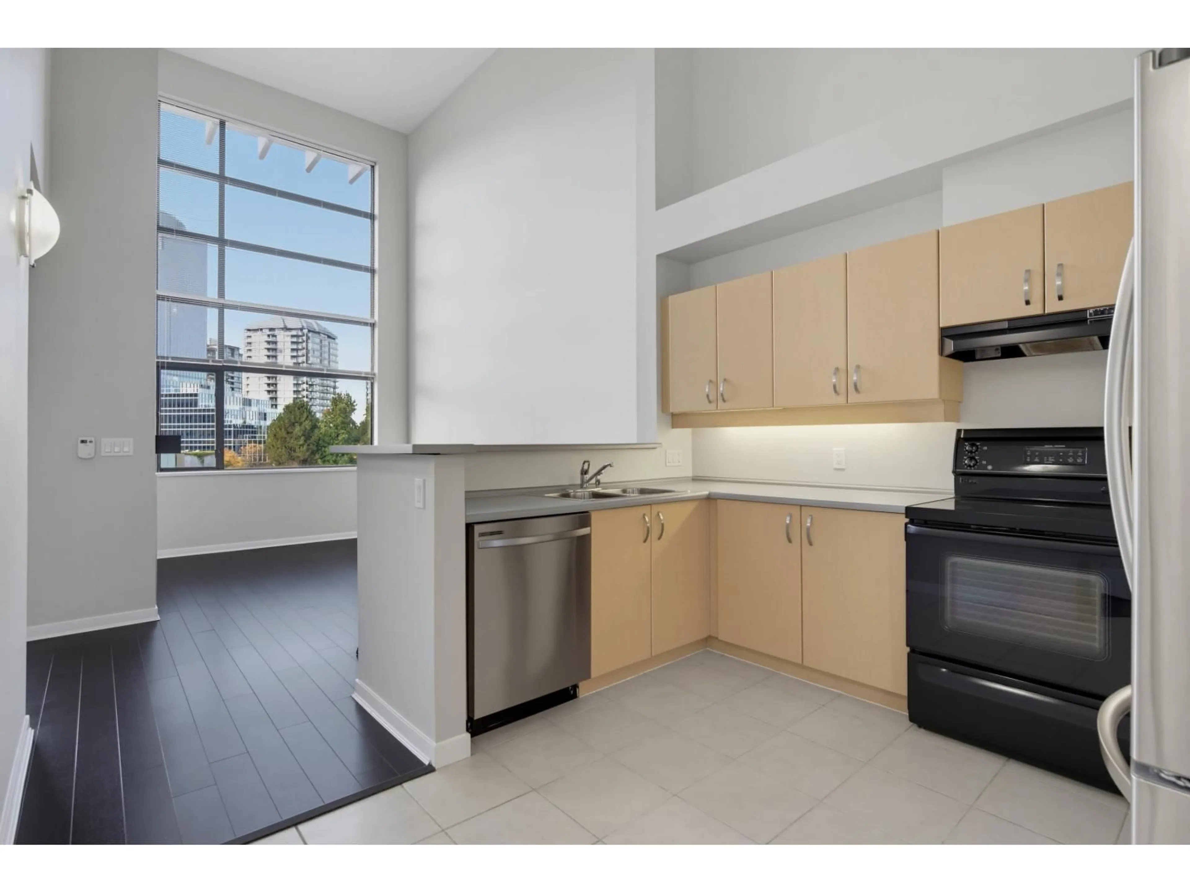 Standard kitchen, unknown for 423 - 10866 CITY PARKWAY, Surrey British Columbia V3T5W9