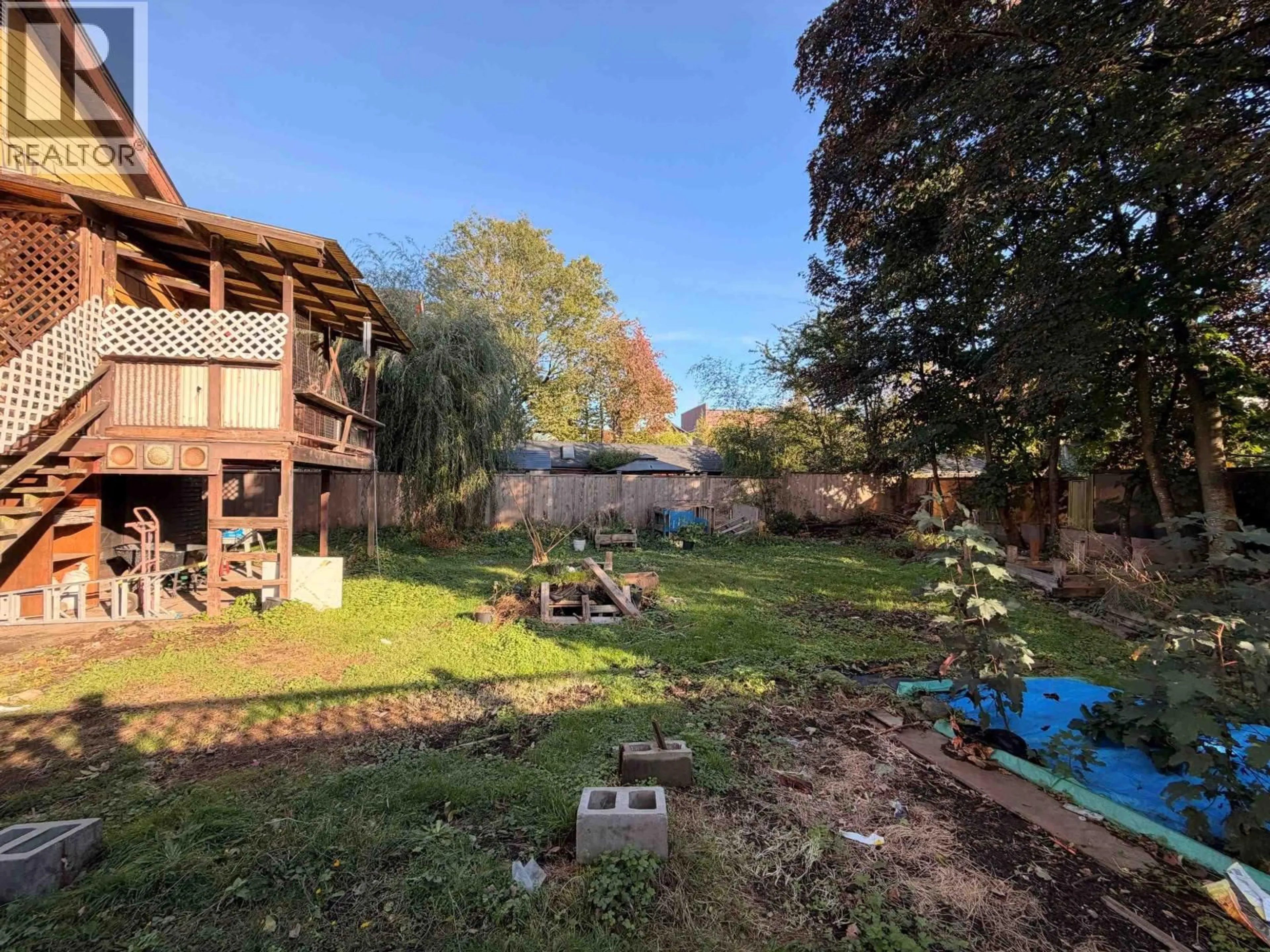 A pic from outside/outdoor area/front of a property/back of a property/a pic from drone, unknown for 1736 GRAVELEY STREET, Vancouver British Columbia V5L3B1