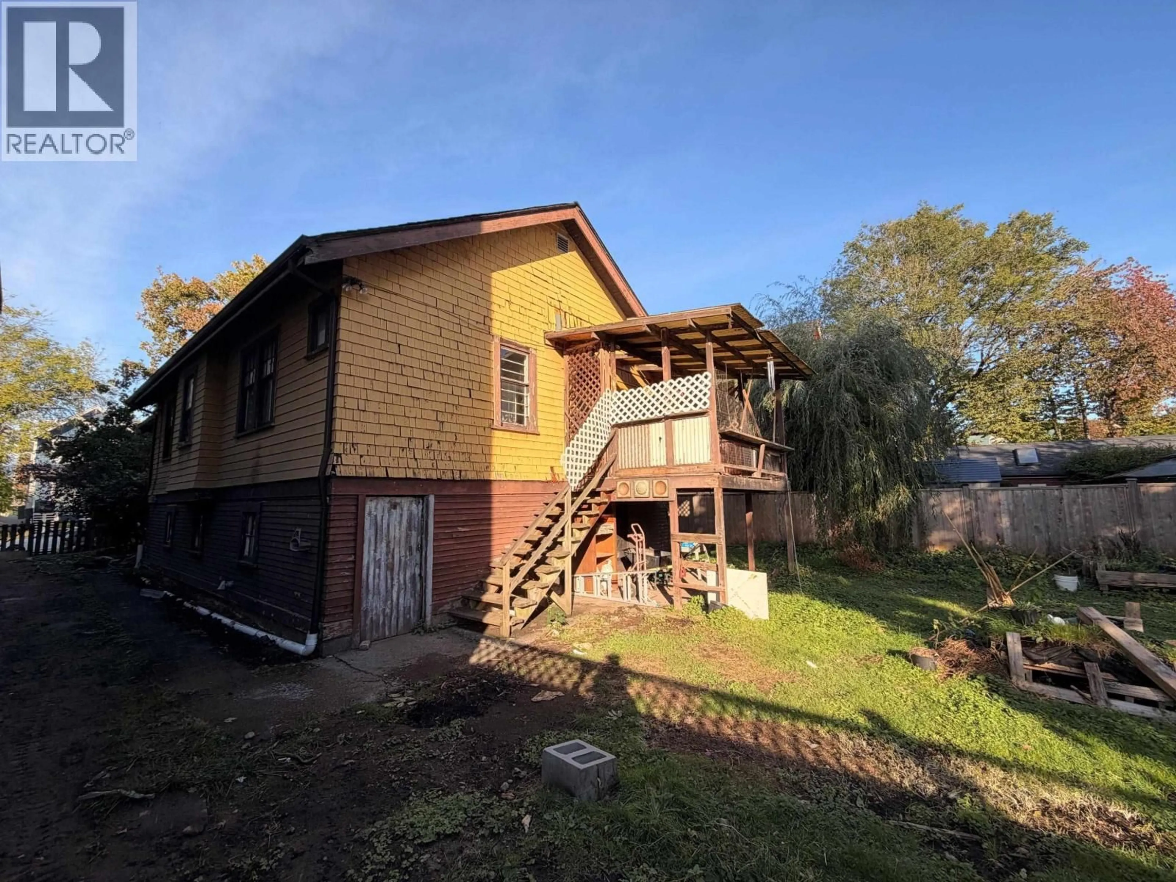 A pic from outside/outdoor area/front of a property/back of a property/a pic from drone, building for 1736 GRAVELEY STREET, Vancouver British Columbia V5L3B1