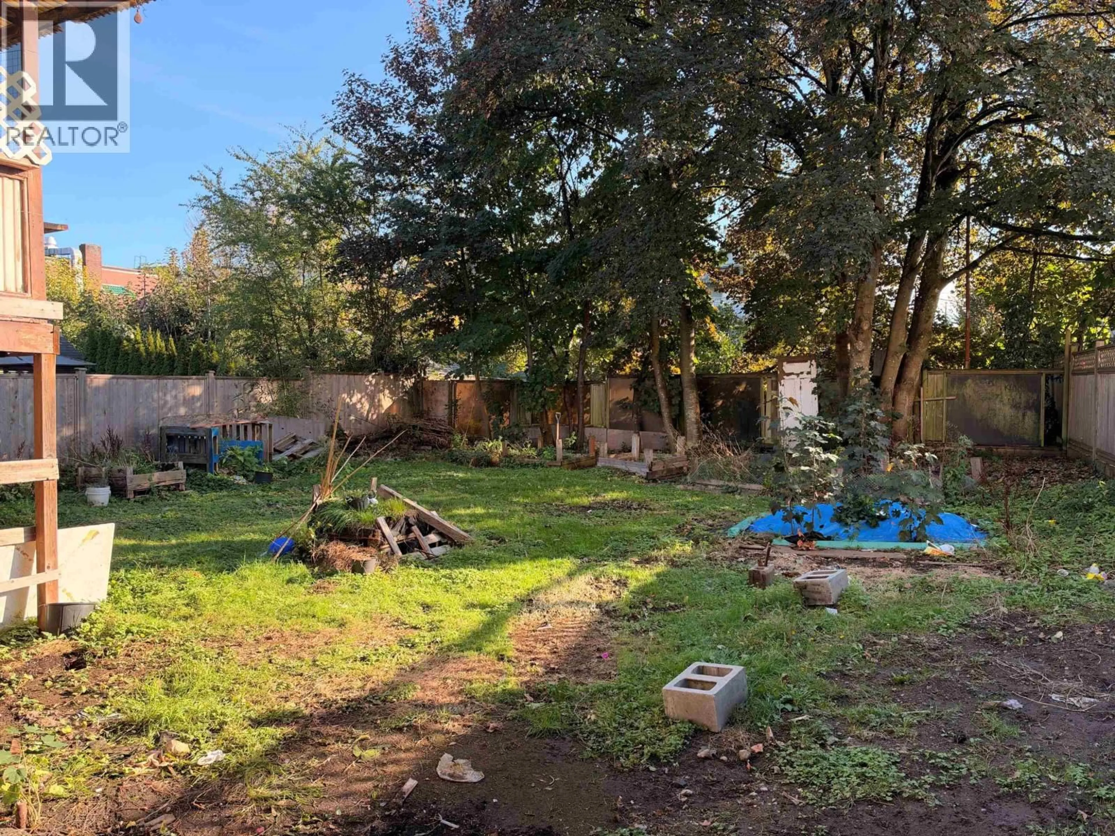 A pic from outside/outdoor area/front of a property/back of a property/a pic from drone, unknown for 1736 GRAVELEY STREET, Vancouver British Columbia V5L3B1