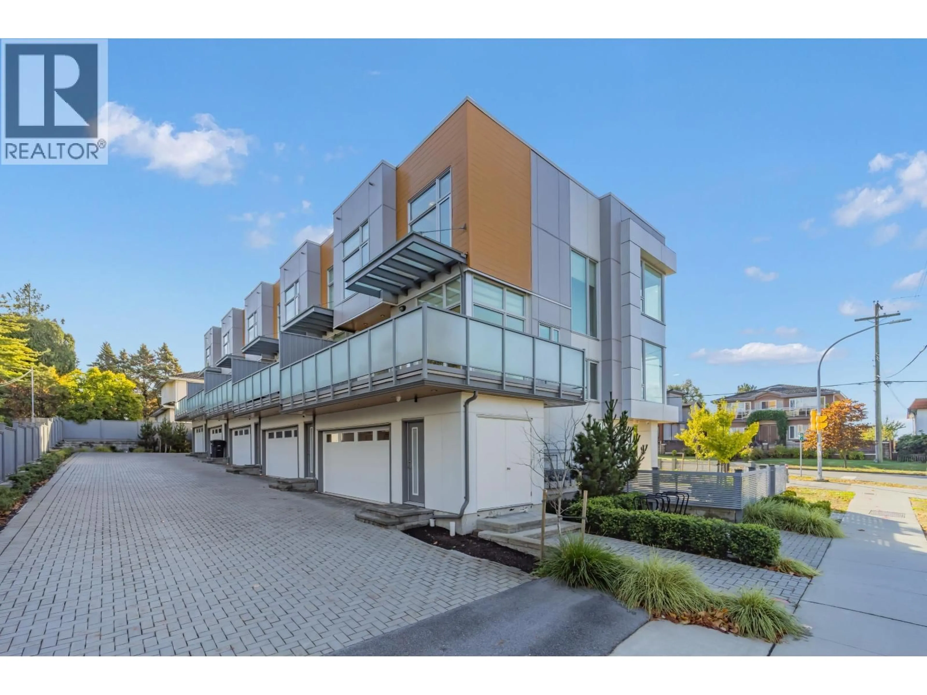 A pic from outside/outdoor area/front of a property/back of a property/a pic from drone, street for 5601 RUMBLE STREET, Burnaby British Columbia V5J2C3