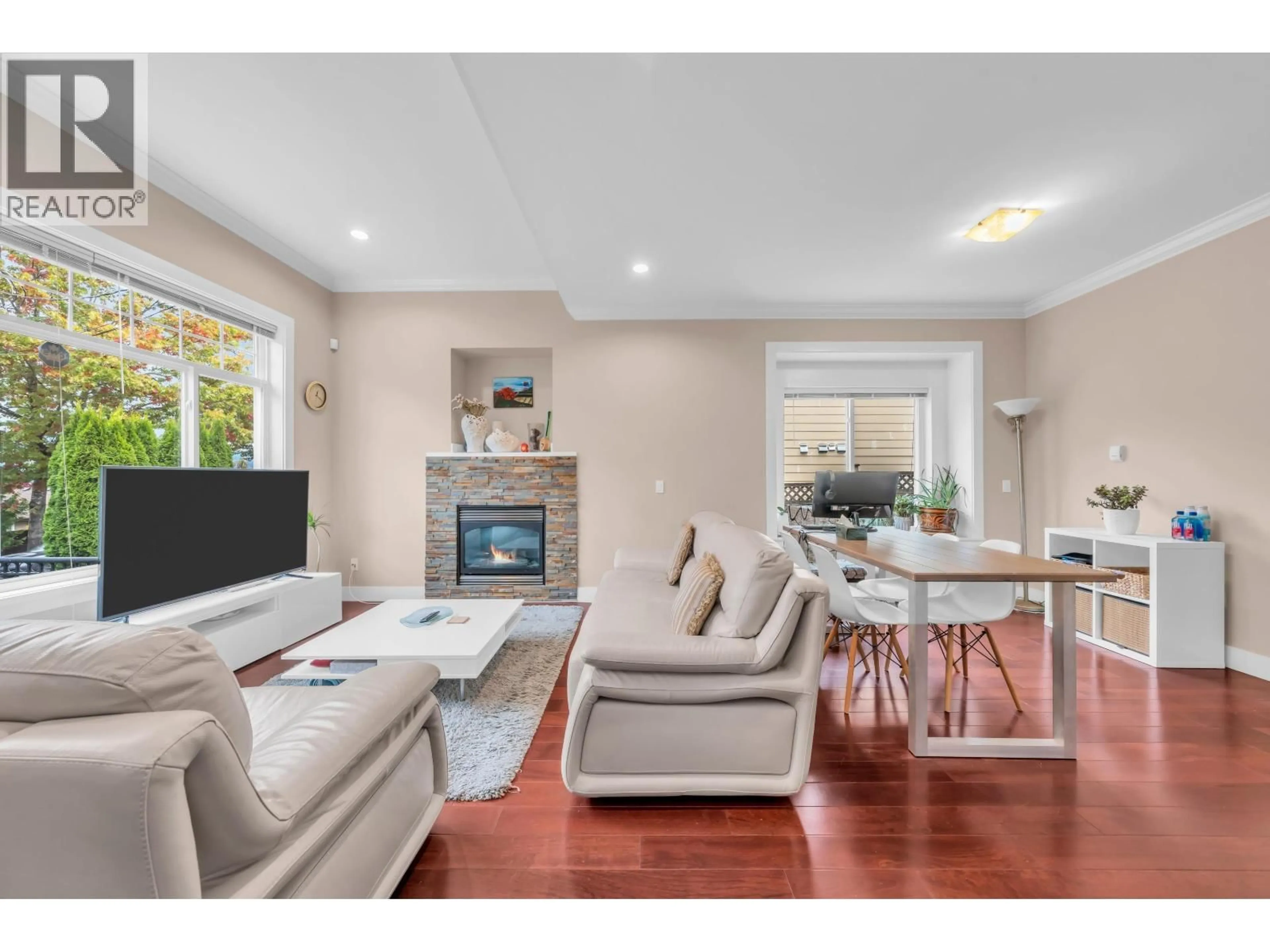 Living room with furniture, wood/laminate floor for 5464 OAKLAND STREET, Burnaby British Columbia V5H1R8