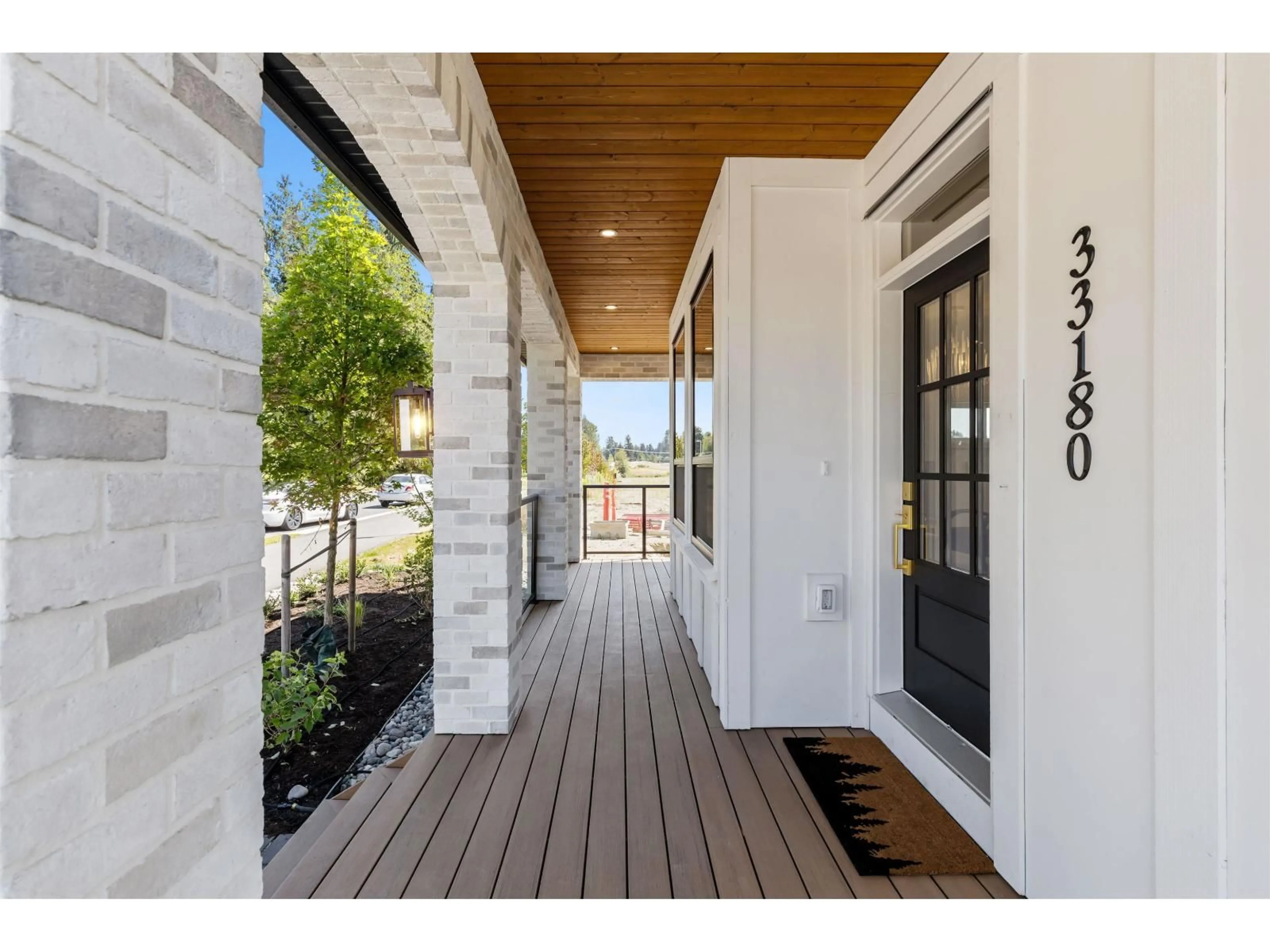 Indoor entryway for 33180 TUNBRIDGE AVENUE, Mission British Columbia V2V6X9