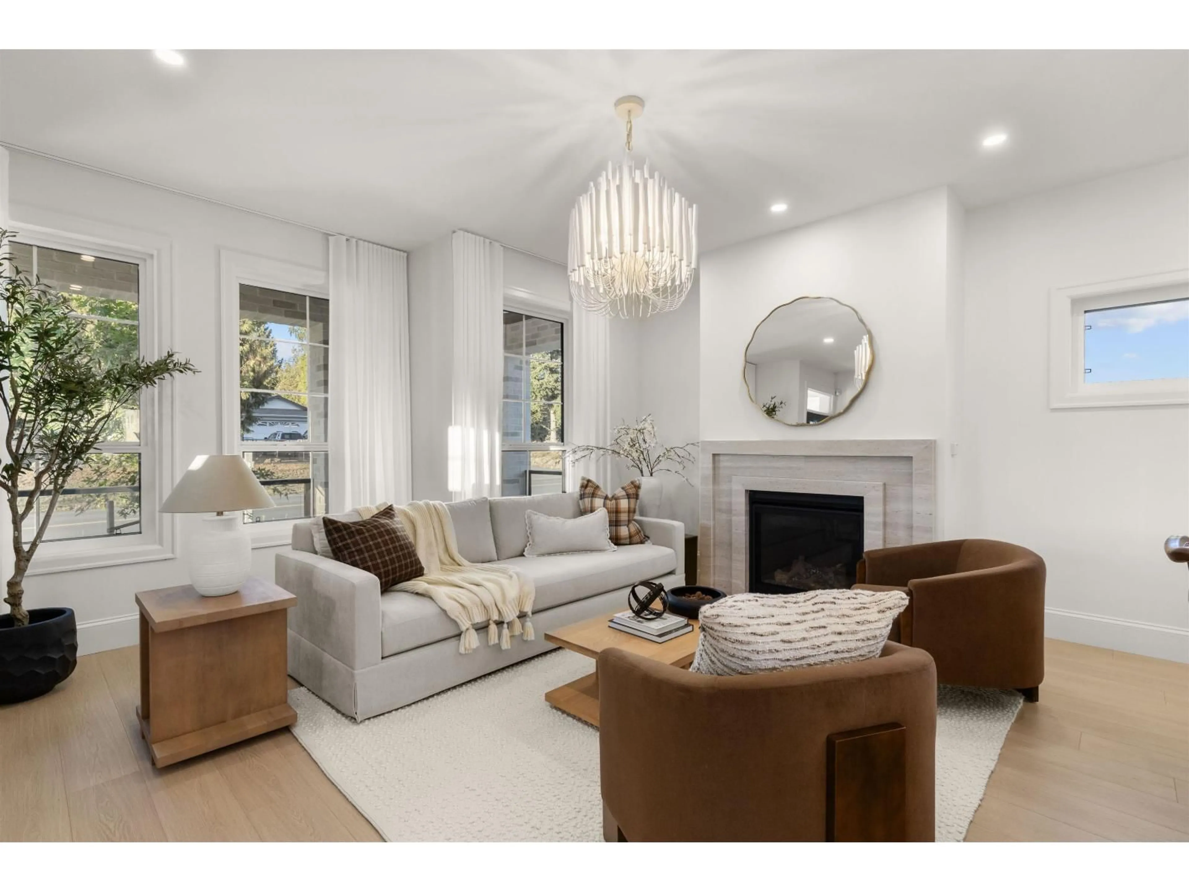 Living room with furniture, unknown for 33180 TUNBRIDGE AVENUE, Mission British Columbia V2V6X9