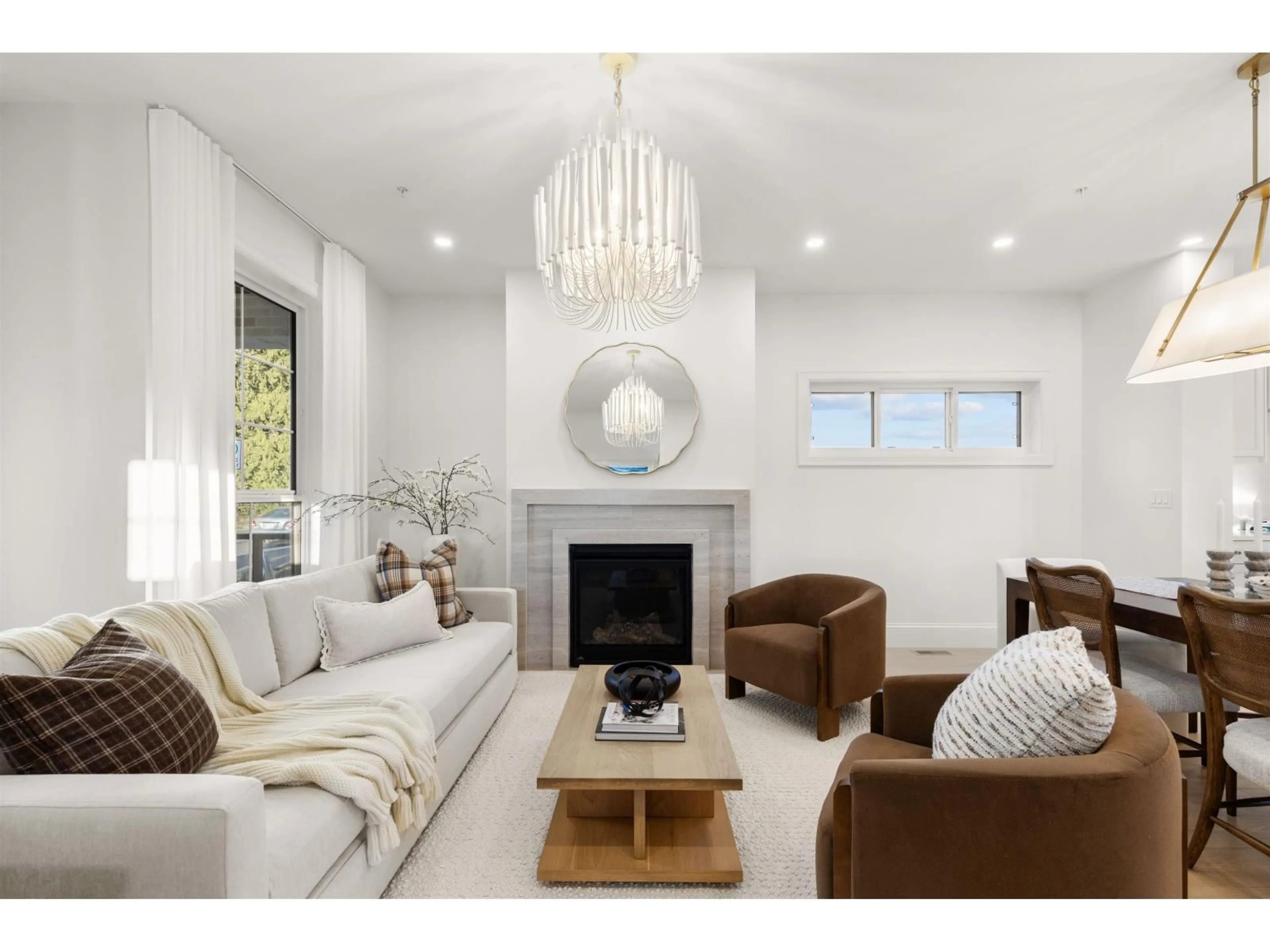 Living room with furniture, wood/laminate floor for 33180 TUNBRIDGE AVENUE, Mission British Columbia V2V6X9