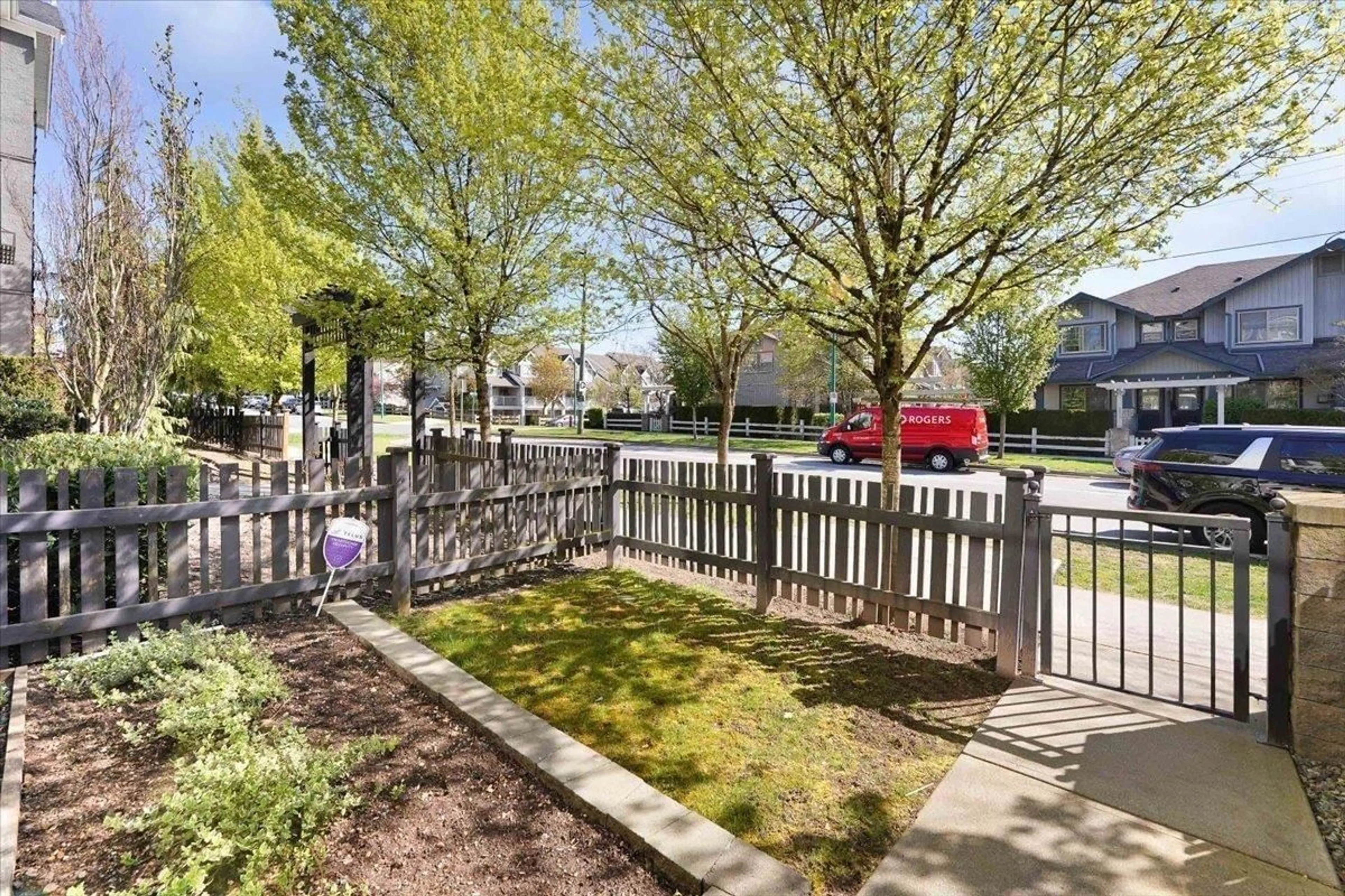 Patio, street for 39 - 19180 65 AVENUE, Surrey British Columbia V4N6M5