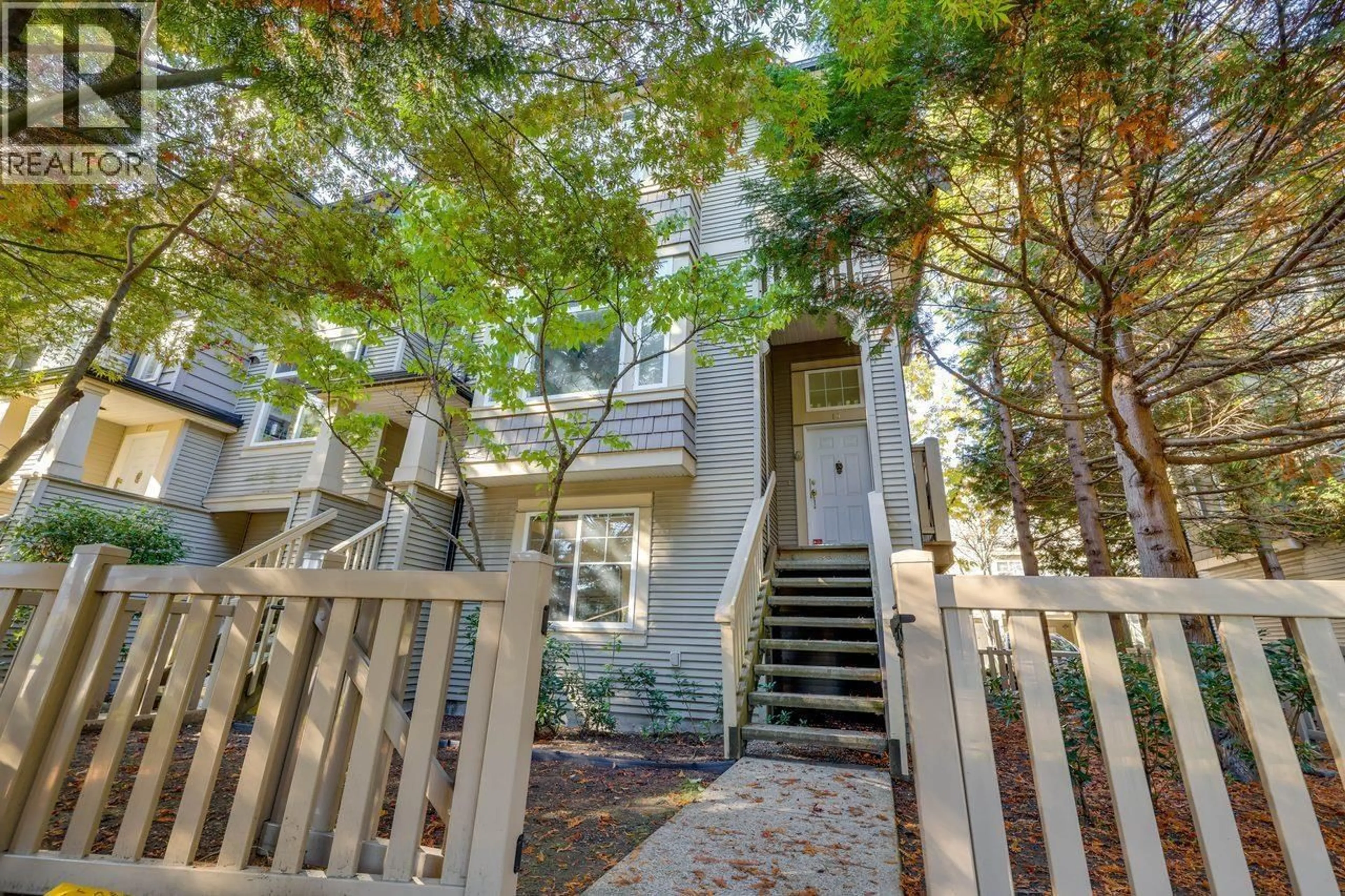Stairs for 19 - 3711 ROBSON COURT, Richmond British Columbia V7C5T8