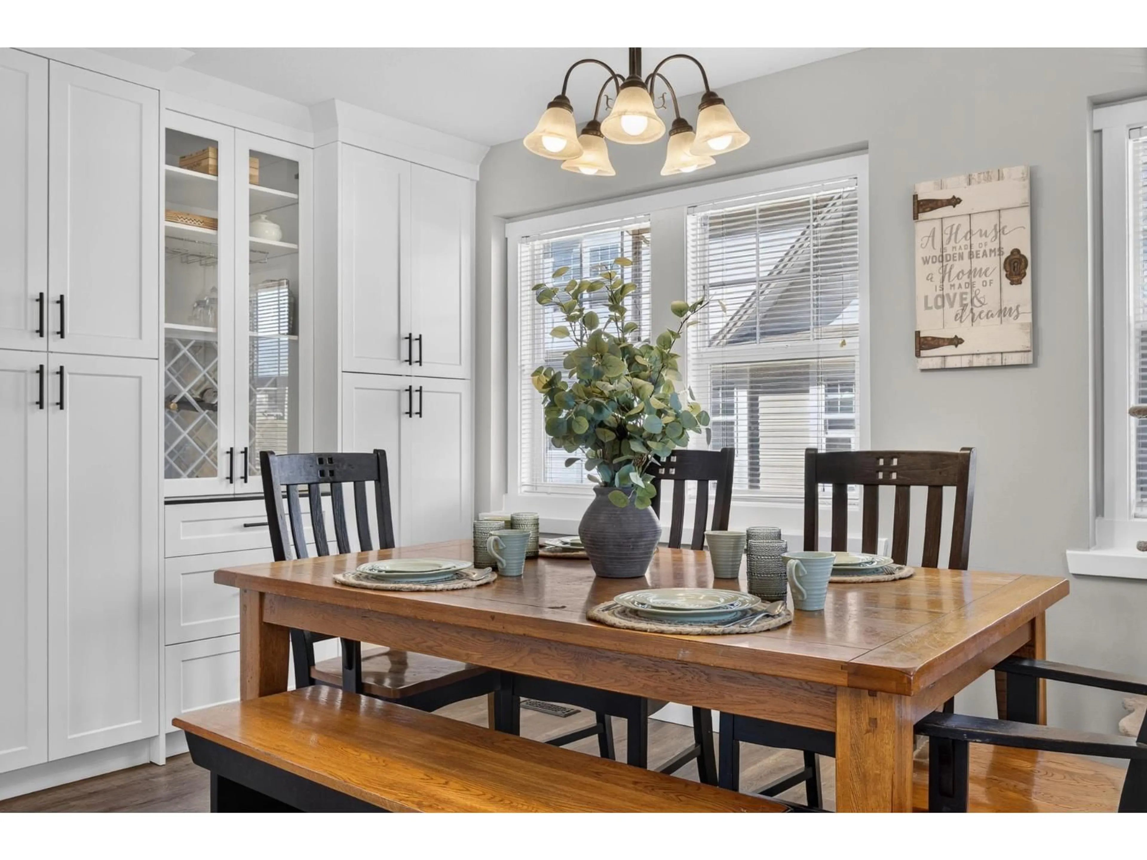 Unknown for 4 - 46538 FIRST AVENUE, Chilliwack British Columbia V2P1W9