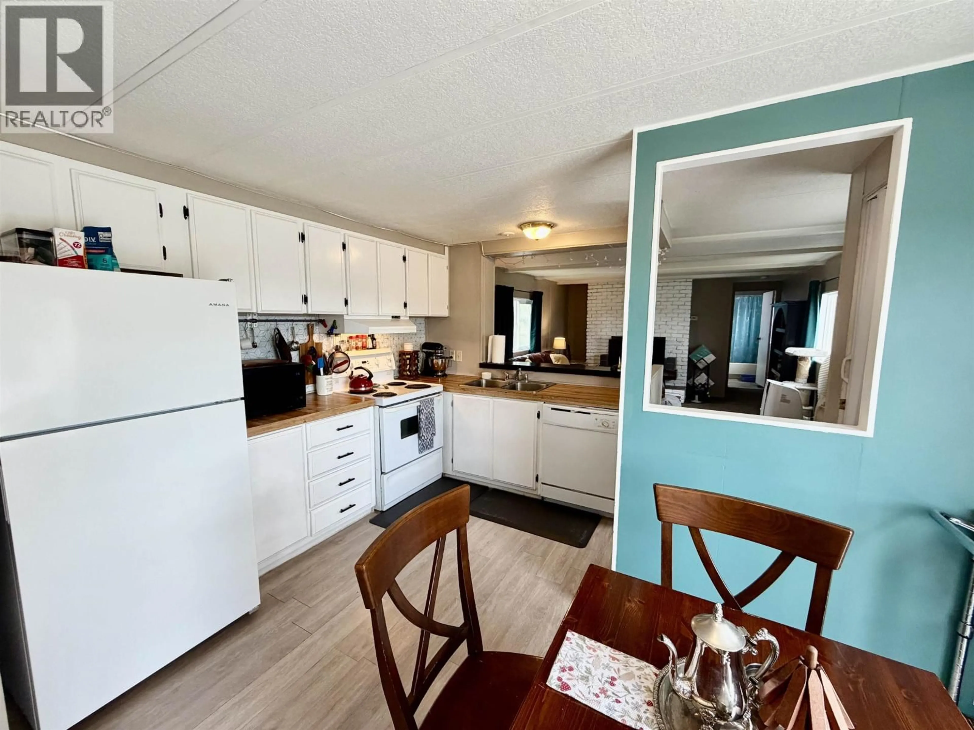 Open concept kitchen, wood/laminate floor for 77 - 770 11TH AVENUE, Williams Lake British Columbia V2G2M4