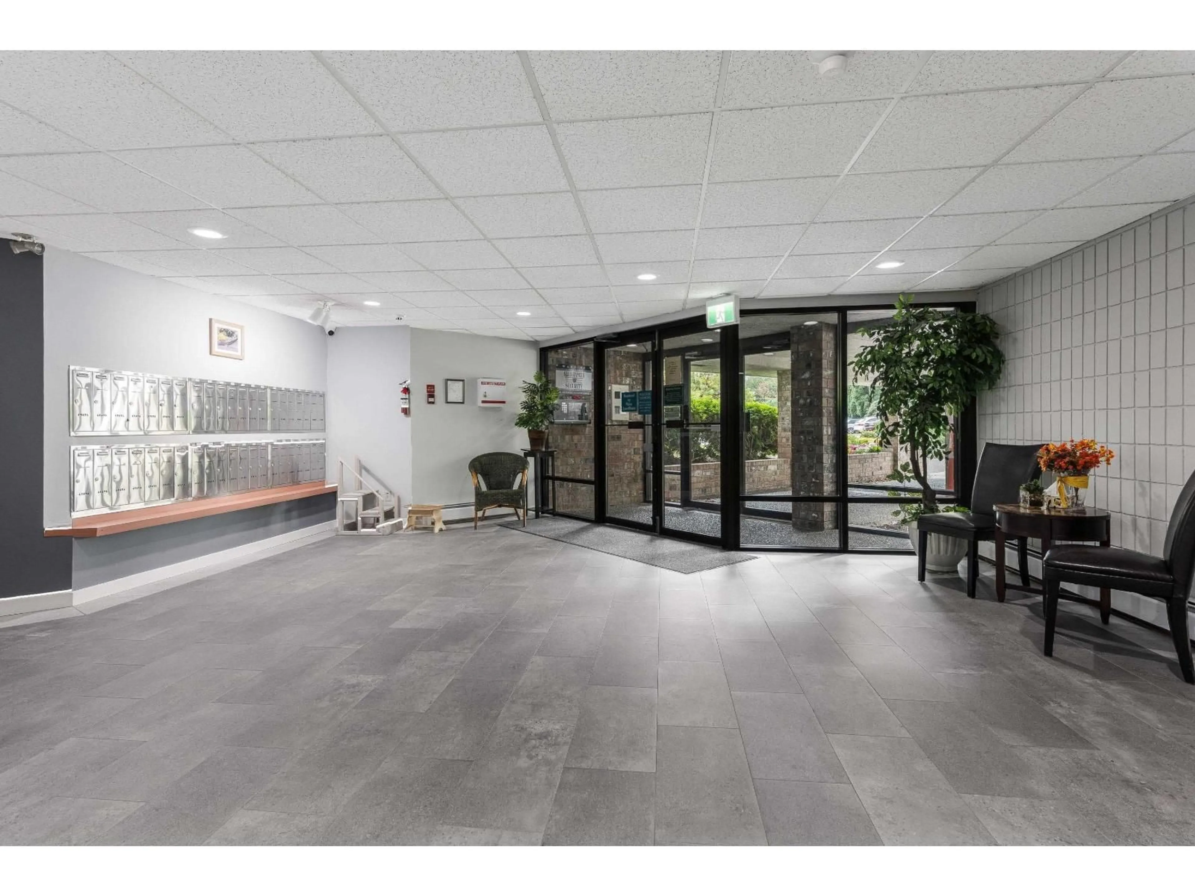 Indoor foyer for 302 - 8725 ELM DRIVE, Chilliwack British Columbia V2P4Y3