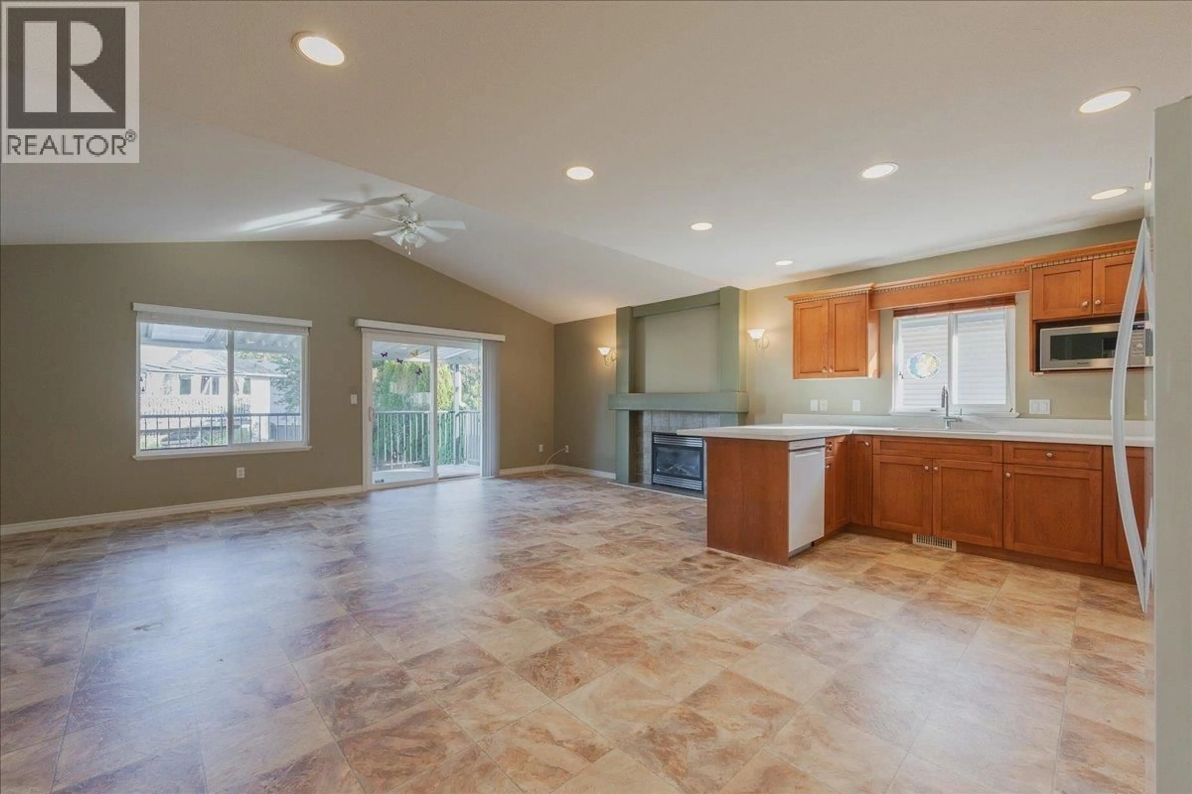 Open concept kitchen, ceramic/tile floor for 23661 114A AVENUE, Maple Ridge British Columbia V2W2A4