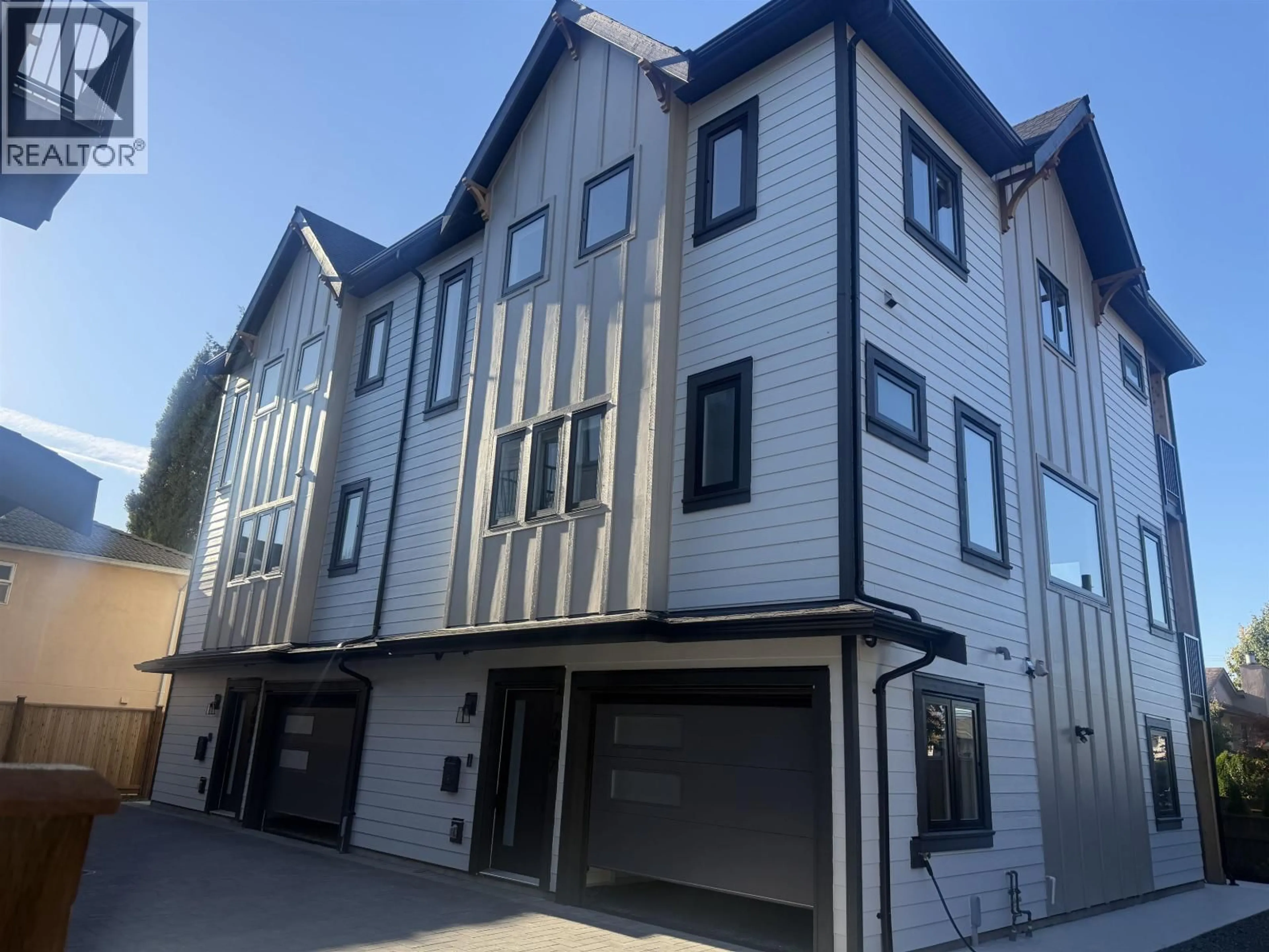 A pic from outside/outdoor area/front of a property/back of a property/a pic from drone, unknown for 2 - 7087 MARY AVENUE, Burnaby British Columbia V5E3K1