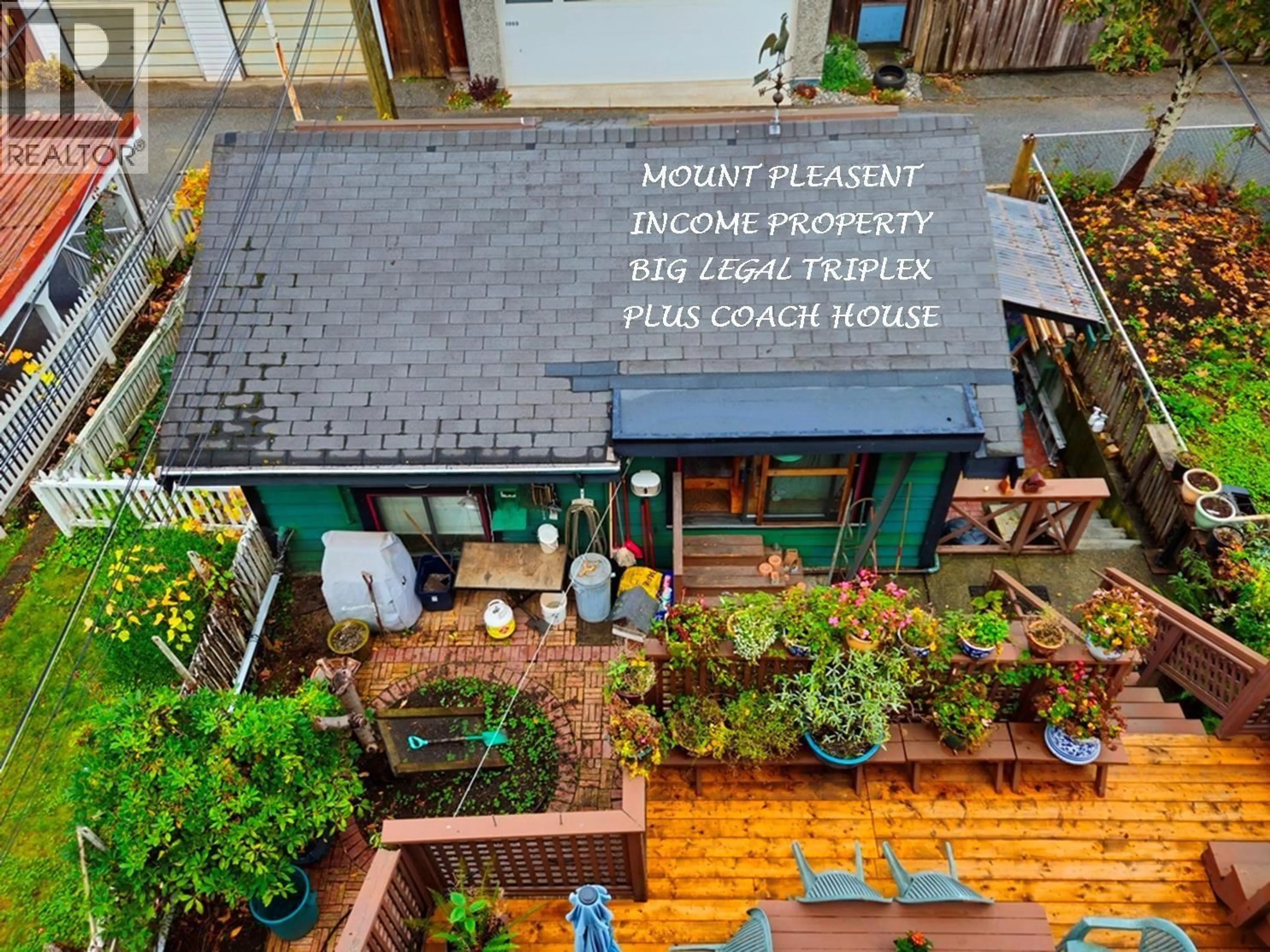 A pic from outside/outdoor area/front of a property/back of a property/a pic from drone, street for 1055 11TH AVENUE, Vancouver British Columbia V5T2G1