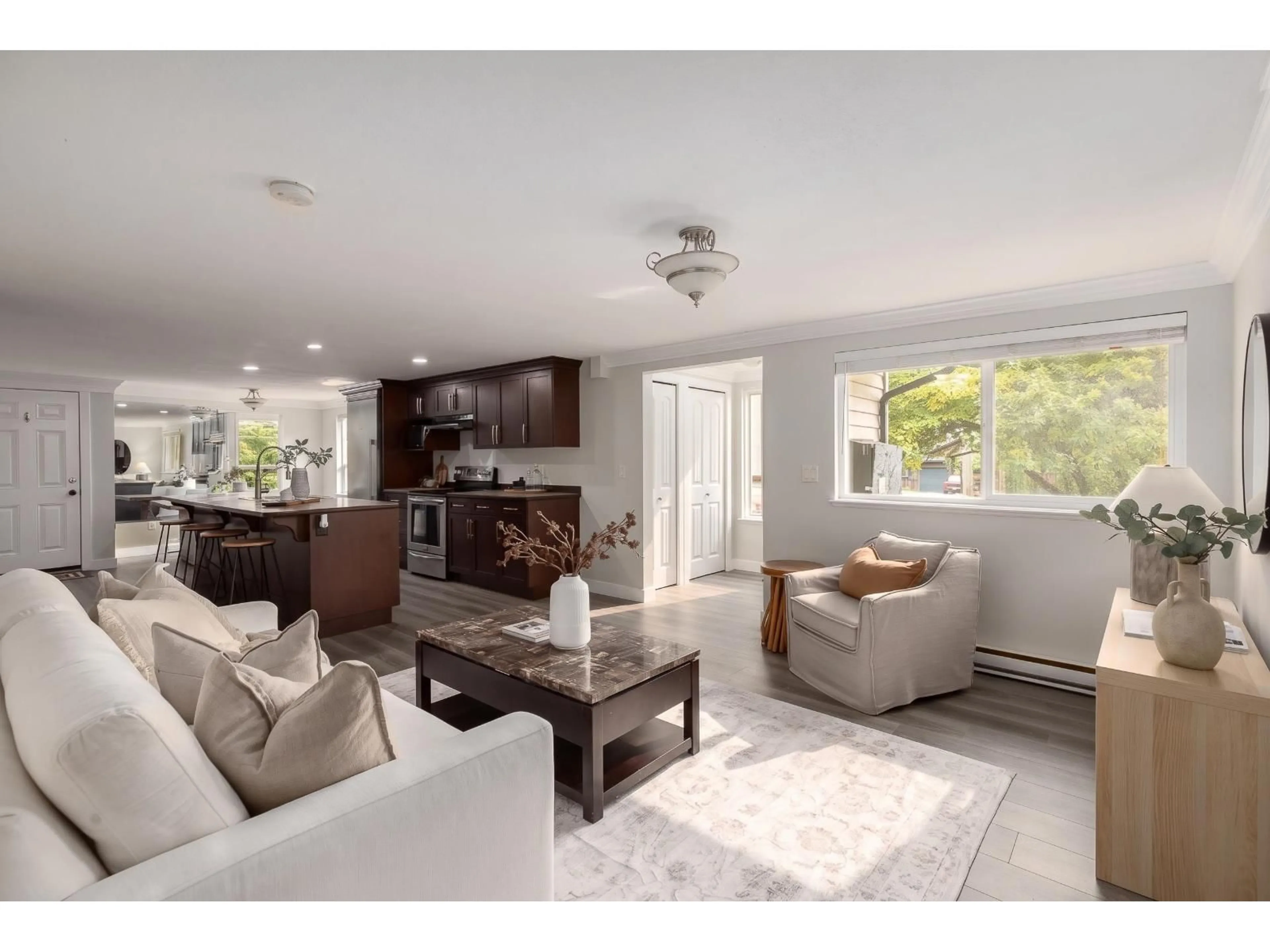 Living room with furniture, unknown for 33475 CHERRY AVENUE, Mission British Columbia V2V2V5