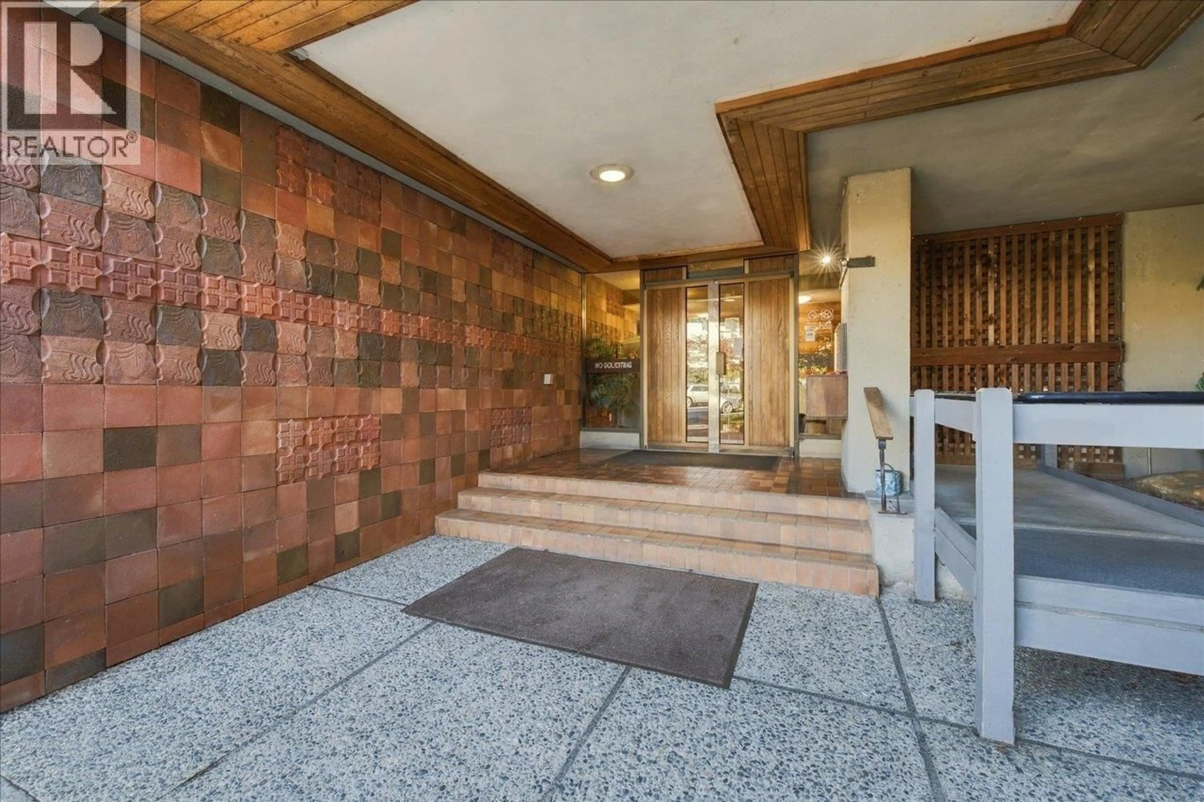 Indoor foyer for 1401 - 6759 WILLINGDON AVENUE, Burnaby British Columbia V5H3Y9