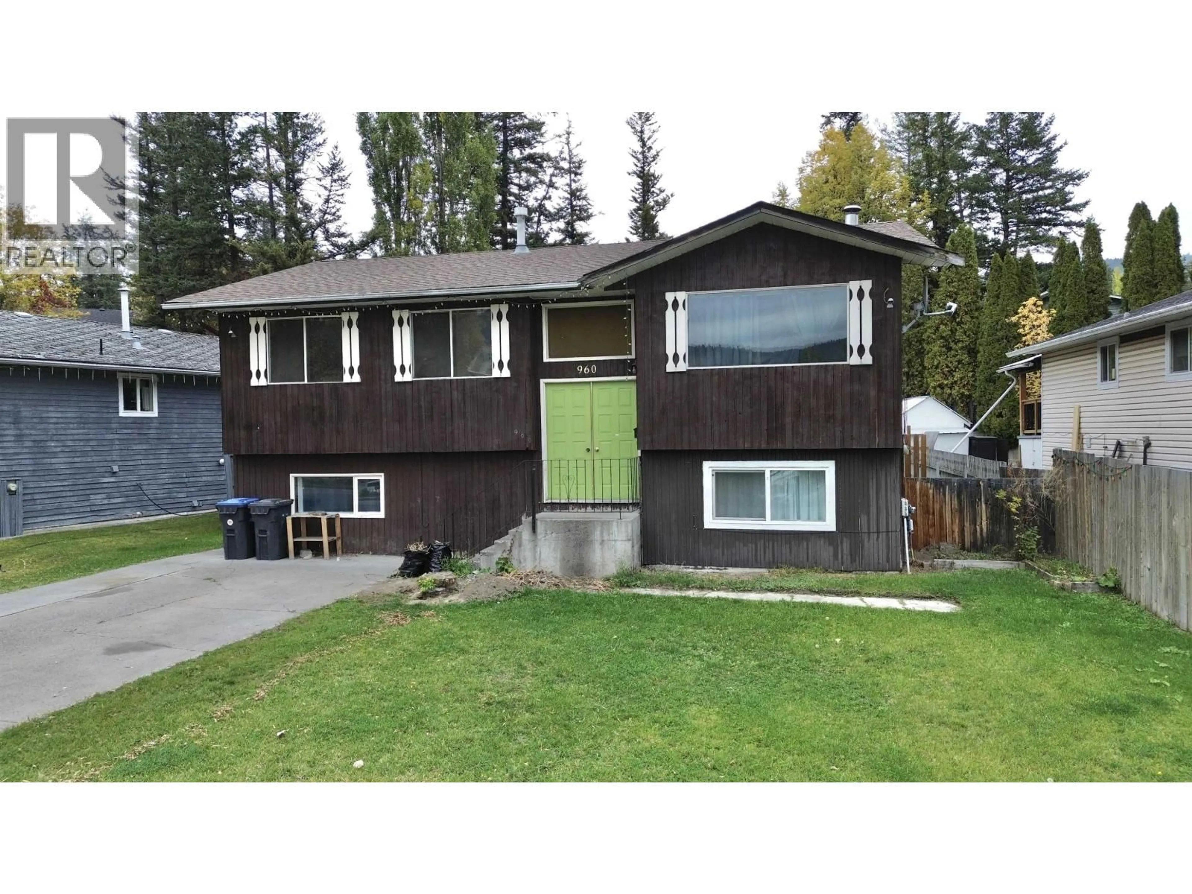 Home with vinyl exterior material, street for 960 SECOND AVENUE, Williams Lake British Columbia V2G4C5