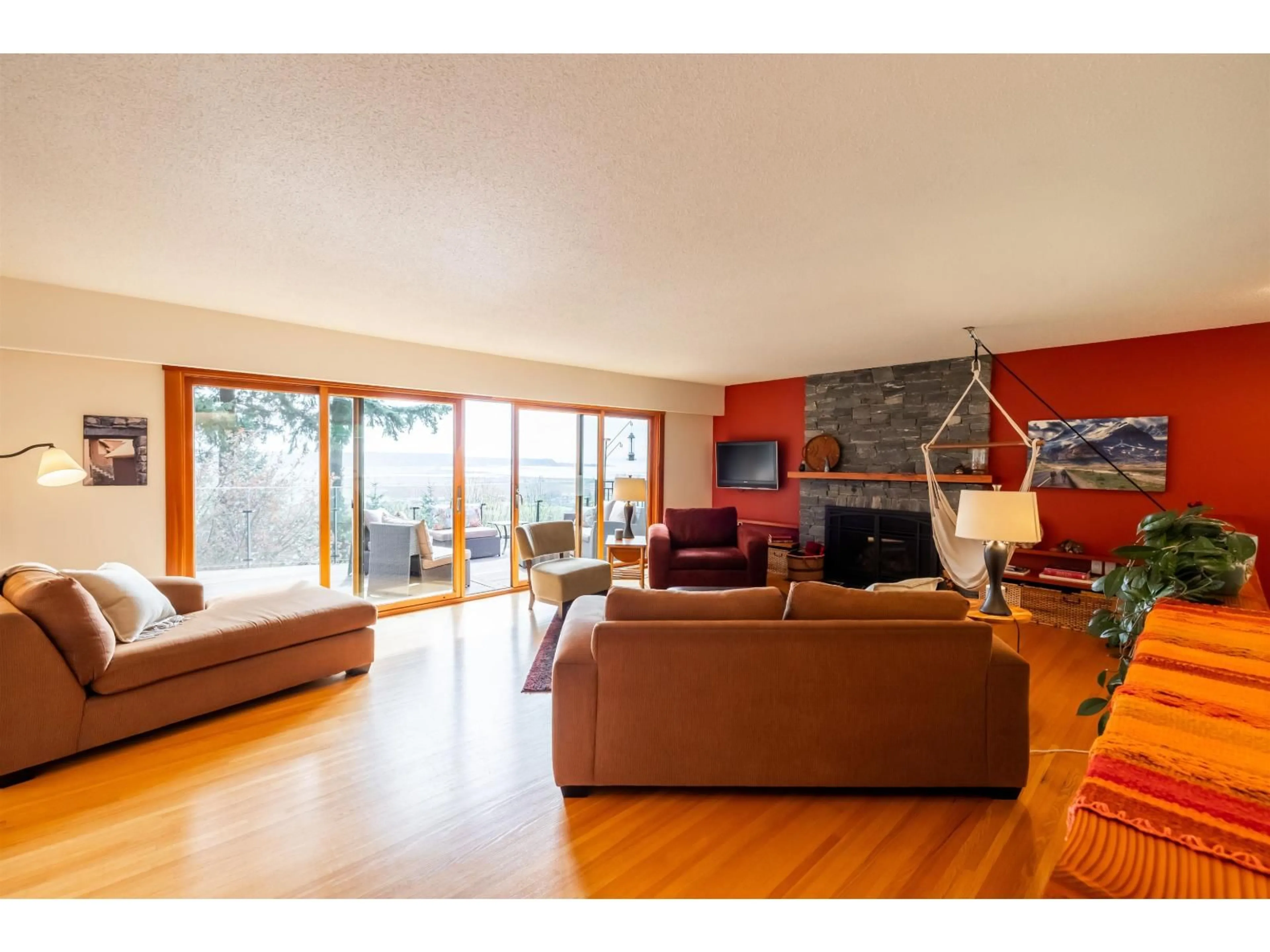 Living room with furniture, wood/laminate floor for 13464 56 AVENUE, Surrey British Columbia V3X2Z6