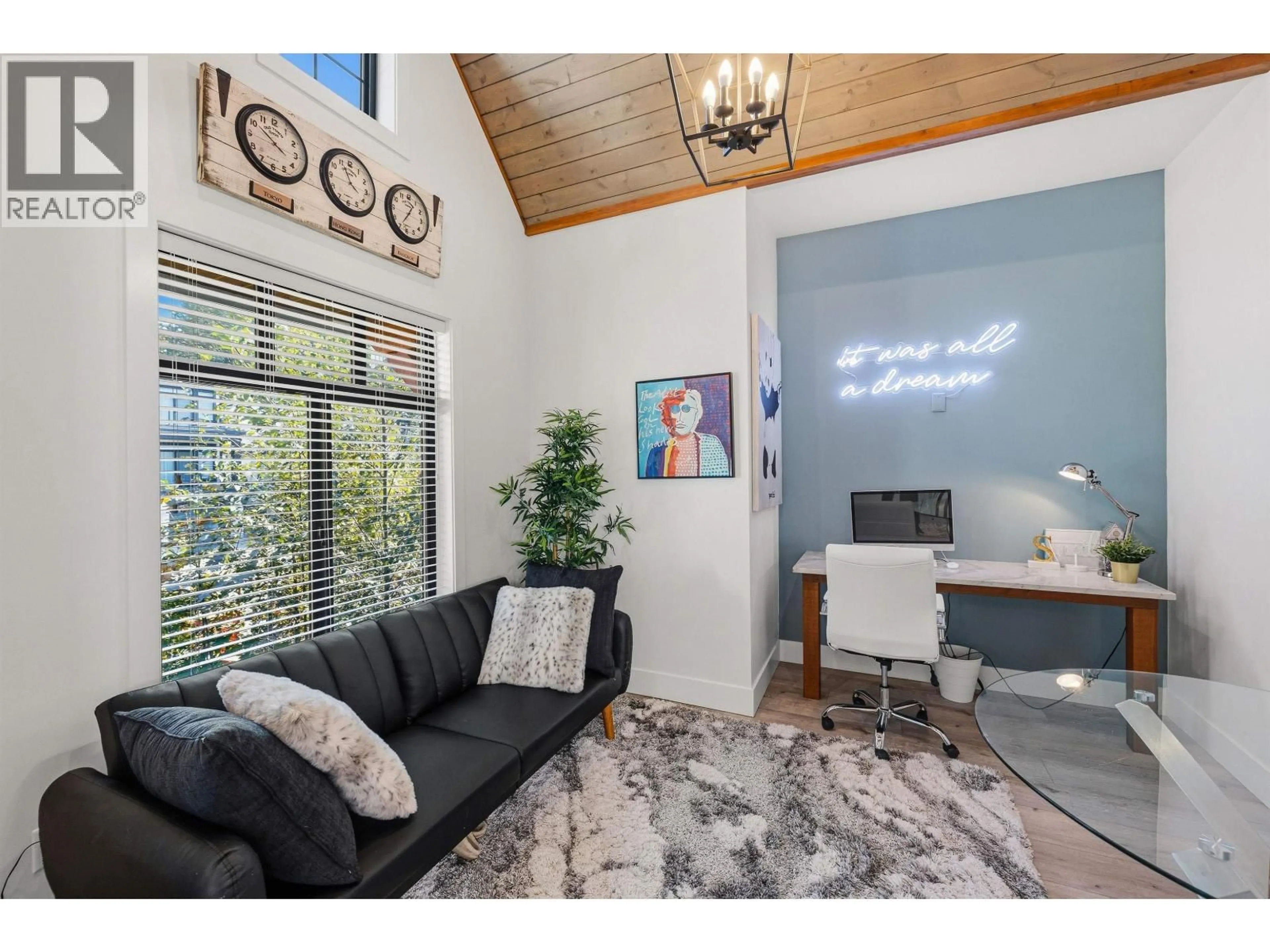 Living room with furniture, wood/laminate floor for 13671 BLANEY ROAD, Maple Ridge British Columbia V4R0H1