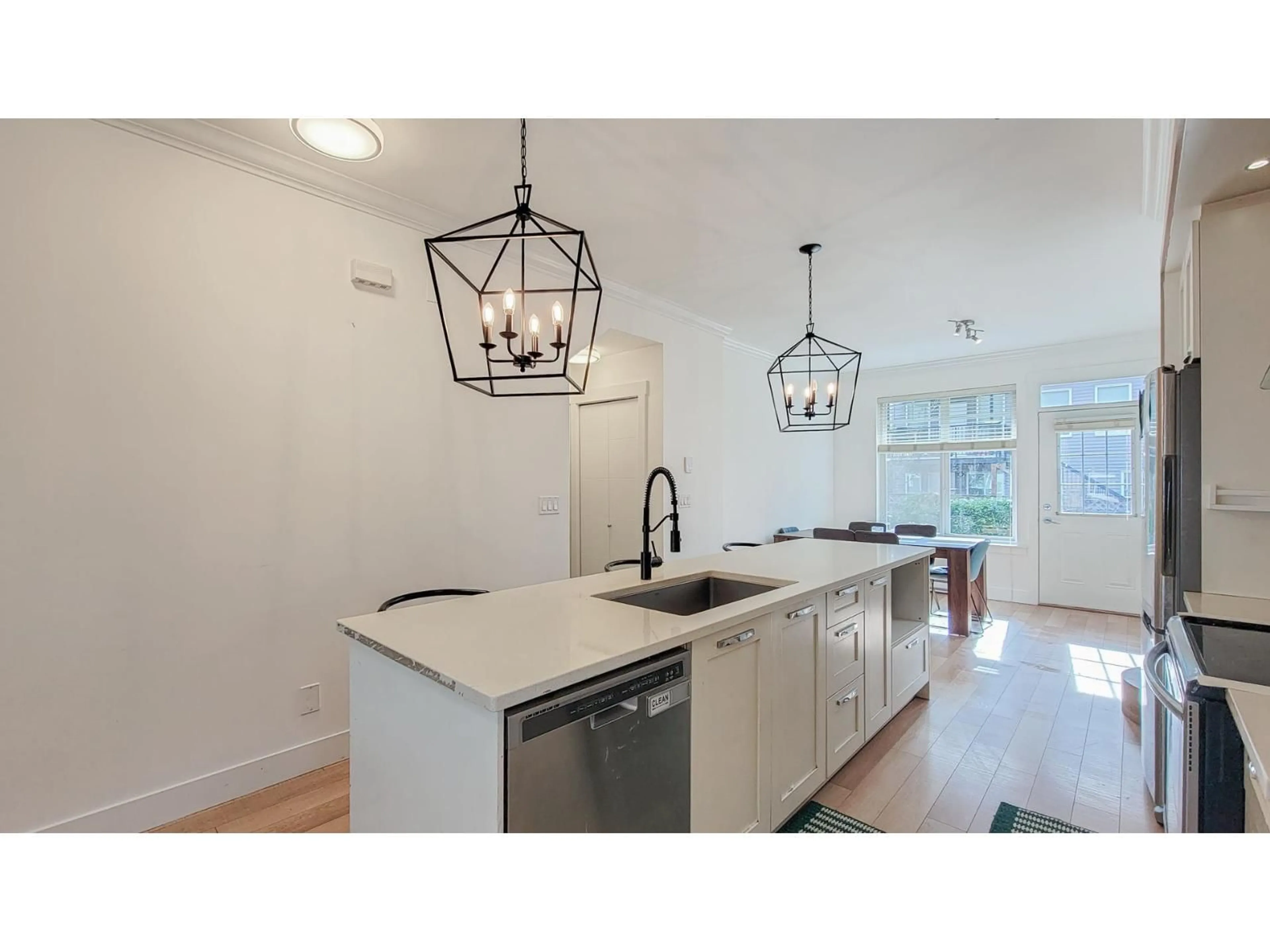 Open concept kitchen, ceramic/tile floor for 11 - 6350 142 STREET, Surrey British Columbia V3X1B8