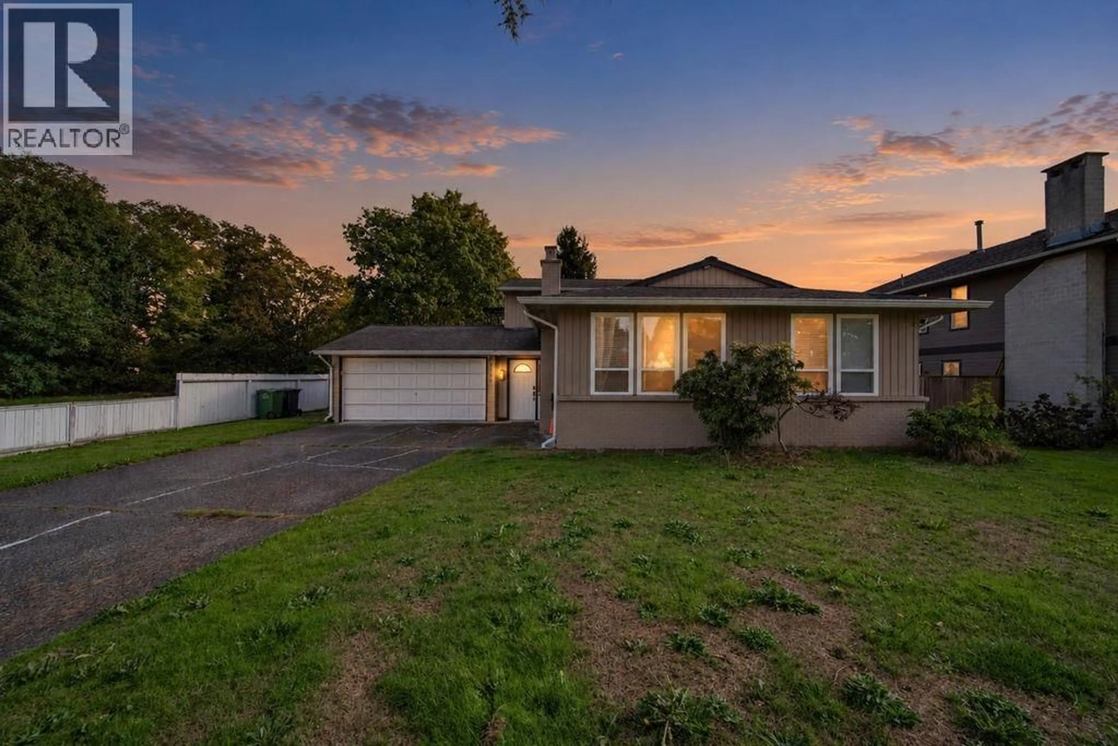 A pic from outside/outdoor area/front of a property/back of a property/a pic from drone, street for 10180 CORNERBROOK CRESCENT, Richmond British Columbia V7E4H4