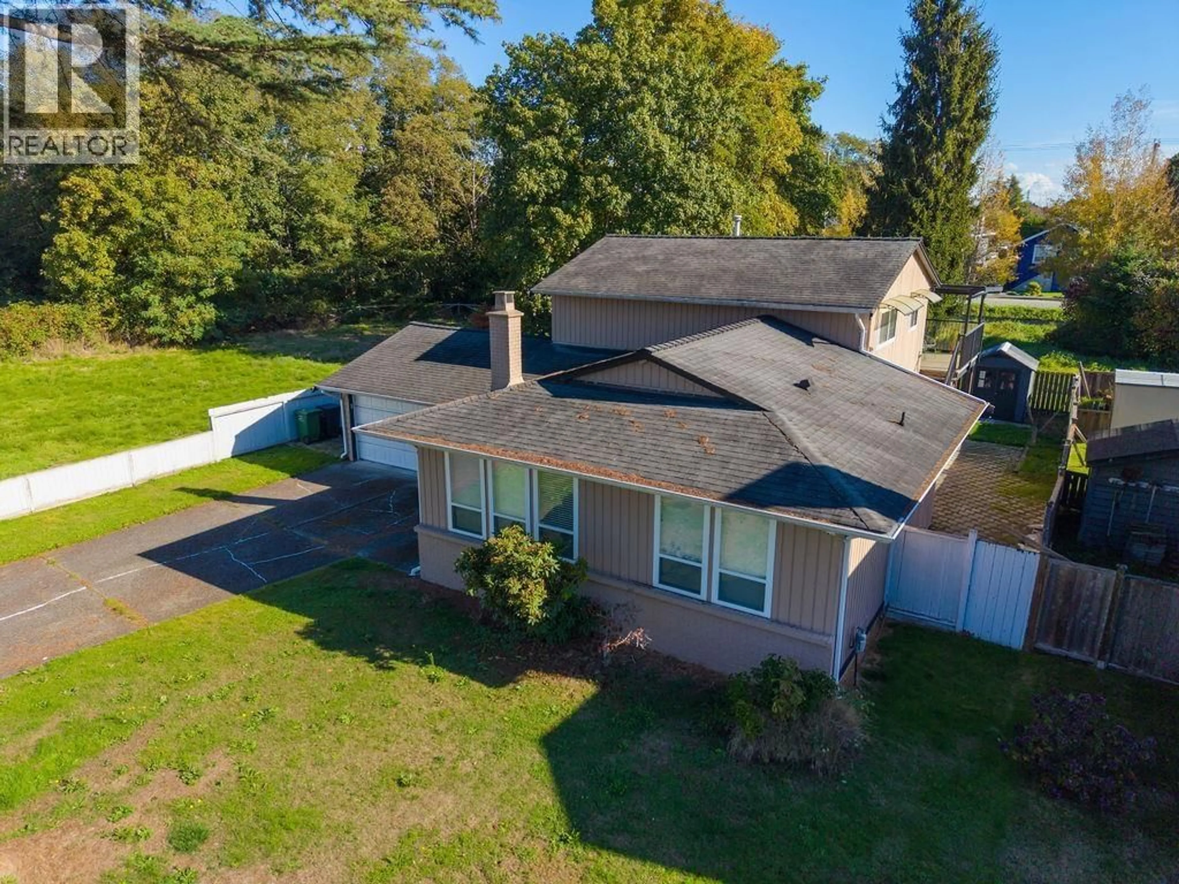 A pic from outside/outdoor area/front of a property/back of a property/a pic from drone, street for 10180 CORNERBROOK CRESCENT, Richmond British Columbia V7E4H4