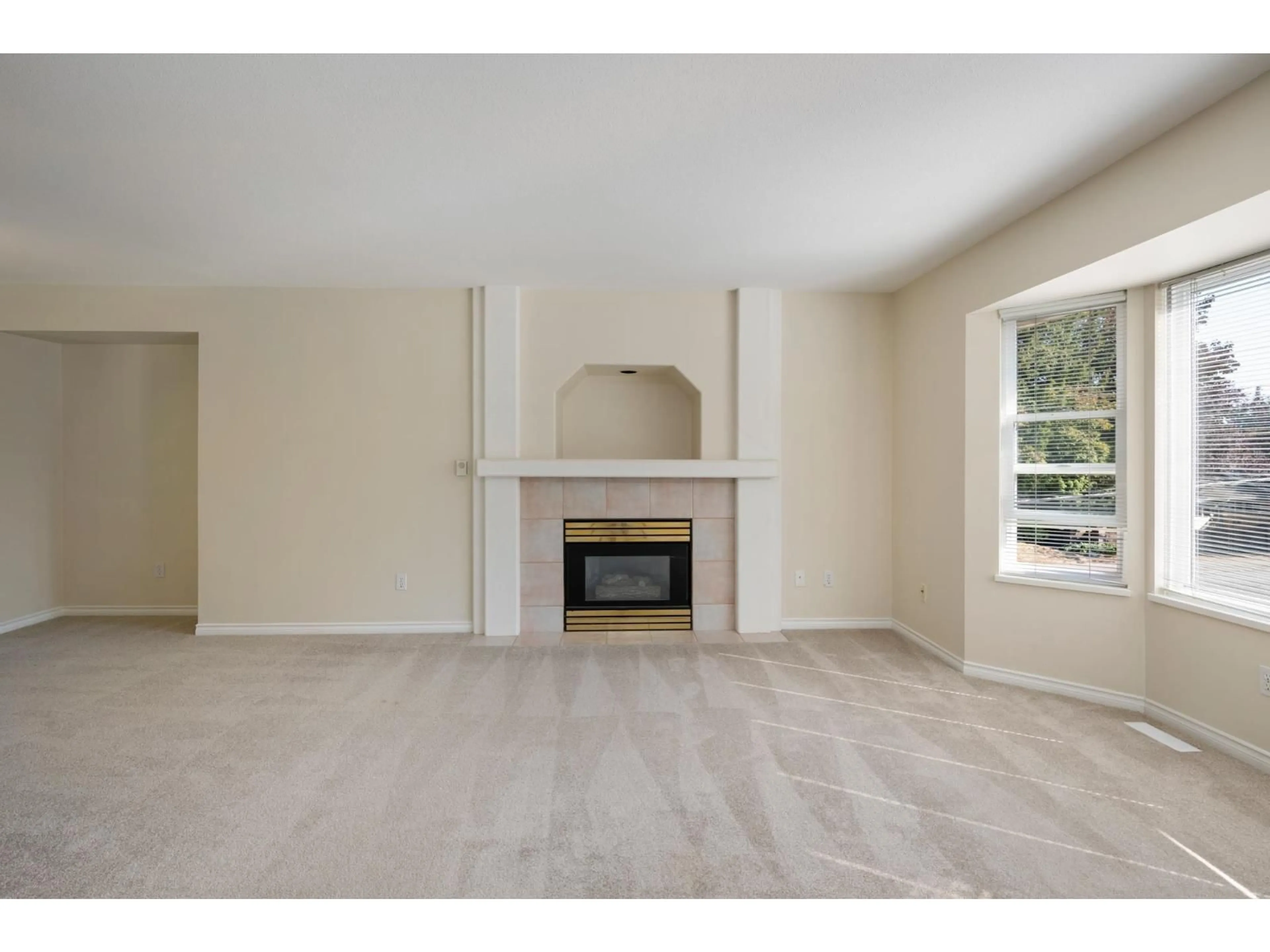 Unknown for 4995 202A STREET, Langley British Columbia V3A1T6