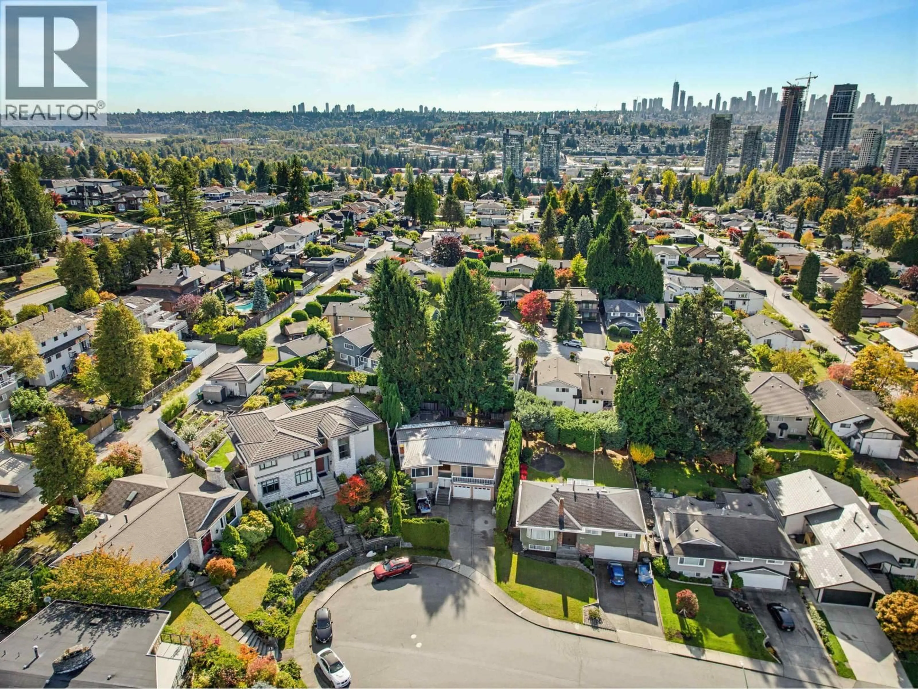 A pic from outside/outdoor area/front of a property/back of a property/a pic from drone, unknown for 5460 MEADEDALE DRIVE, Burnaby British Columbia V5B2E8