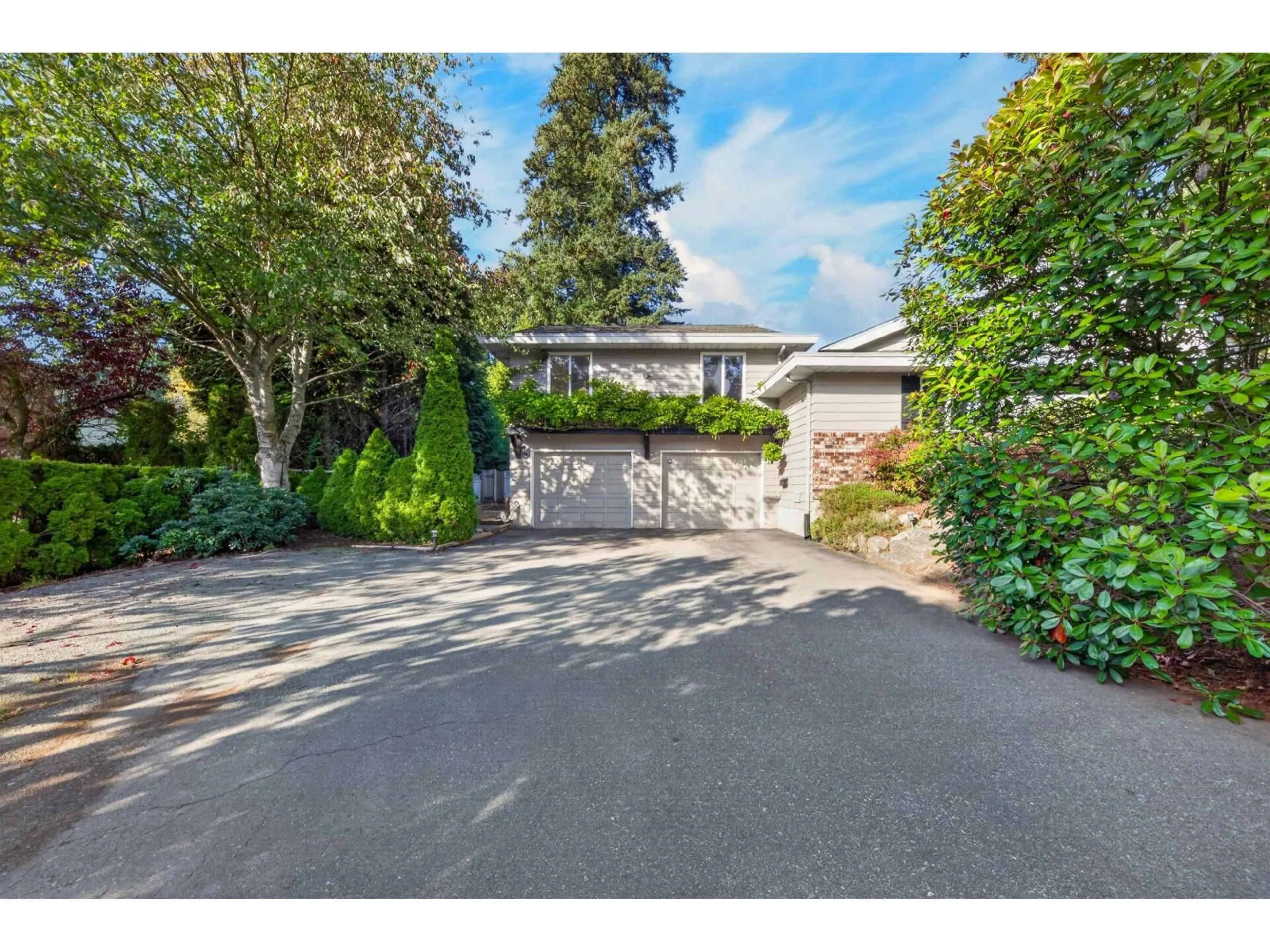 A pic from outside/outdoor area/front of a property/back of a property/a pic from drone, street for 14387 24A AVENUE, Surrey British Columbia V4P1R8