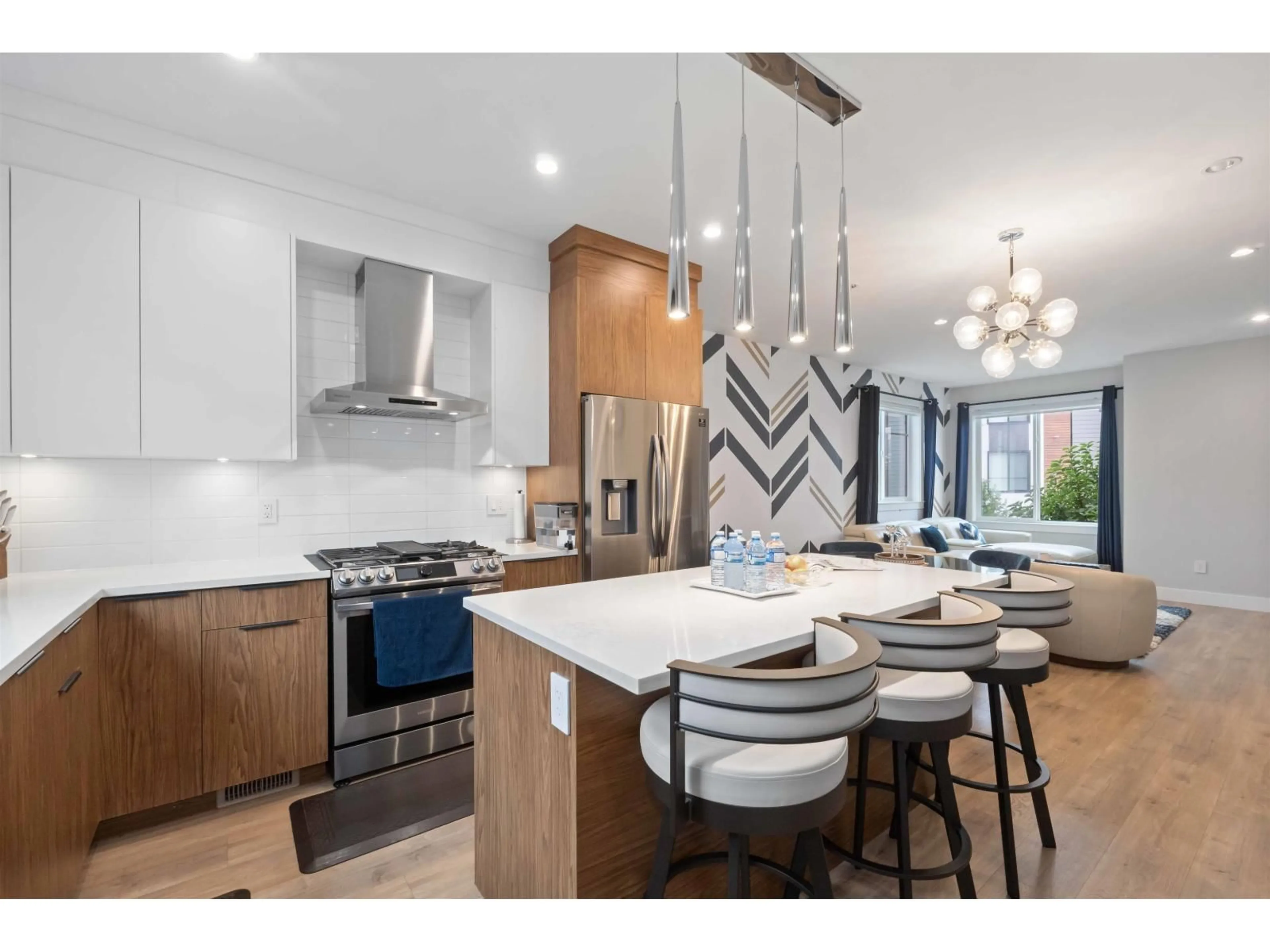Open concept kitchen, ceramic/tile floor for 22 - 1639 162 STREET, Surrey British Columbia V4A4Y1