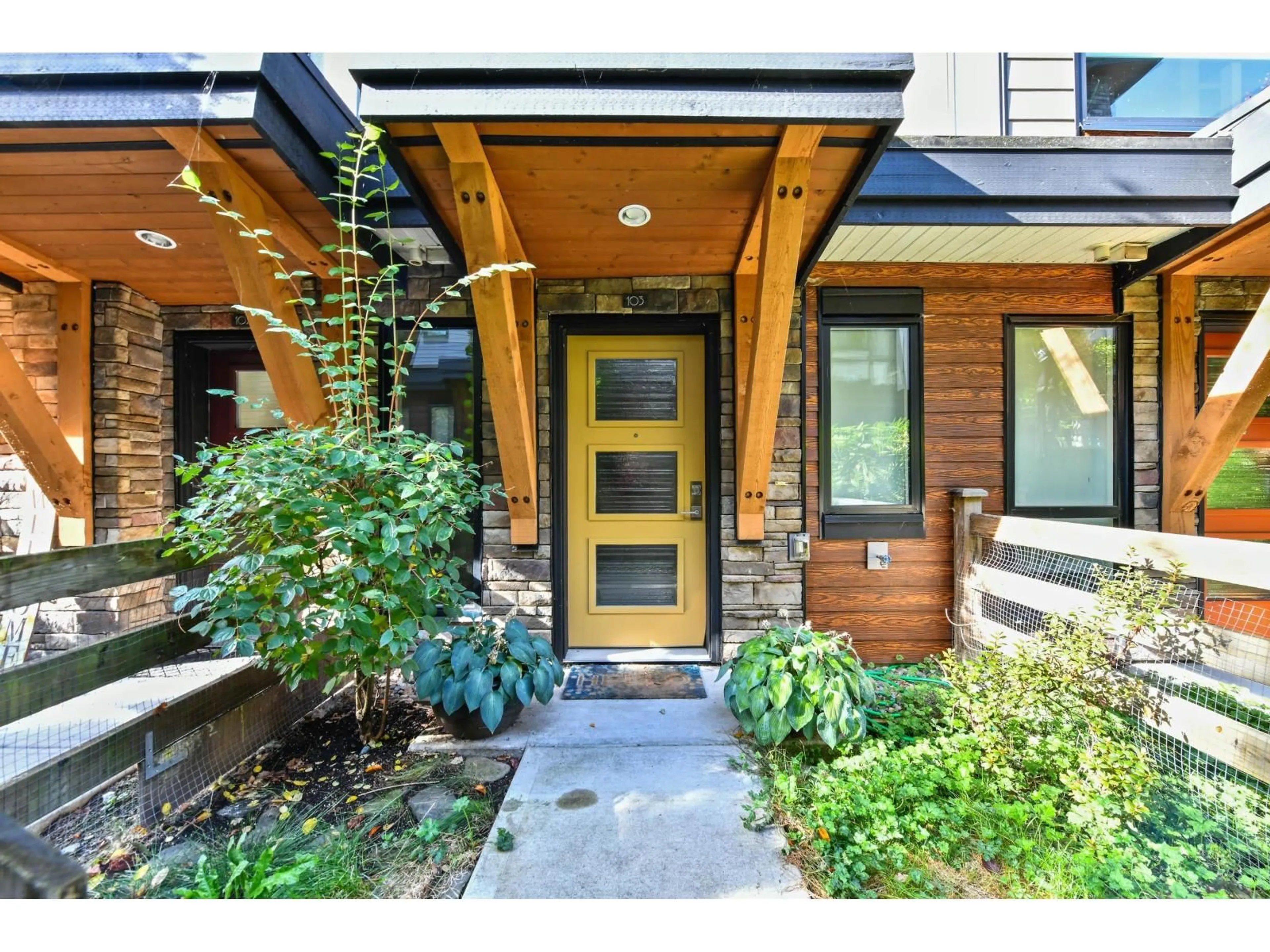 Indoor entryway for 103 - 16488 64TH AVENUE, Surrey British Columbia V3S6X6