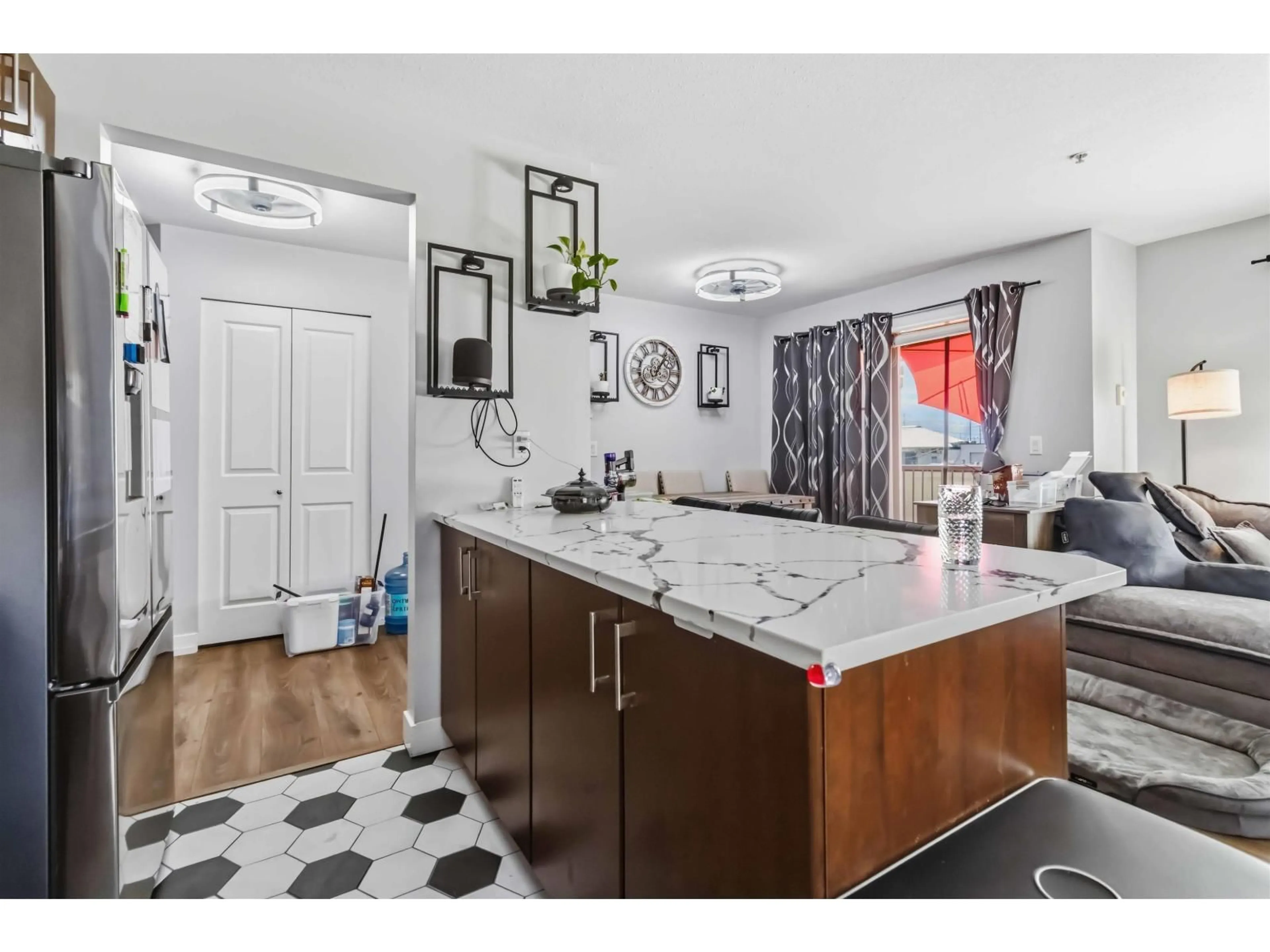 Open concept kitchen, unknown for 111 - 45555 YALE ROAD, Chilliwack British Columbia V2P0A9
