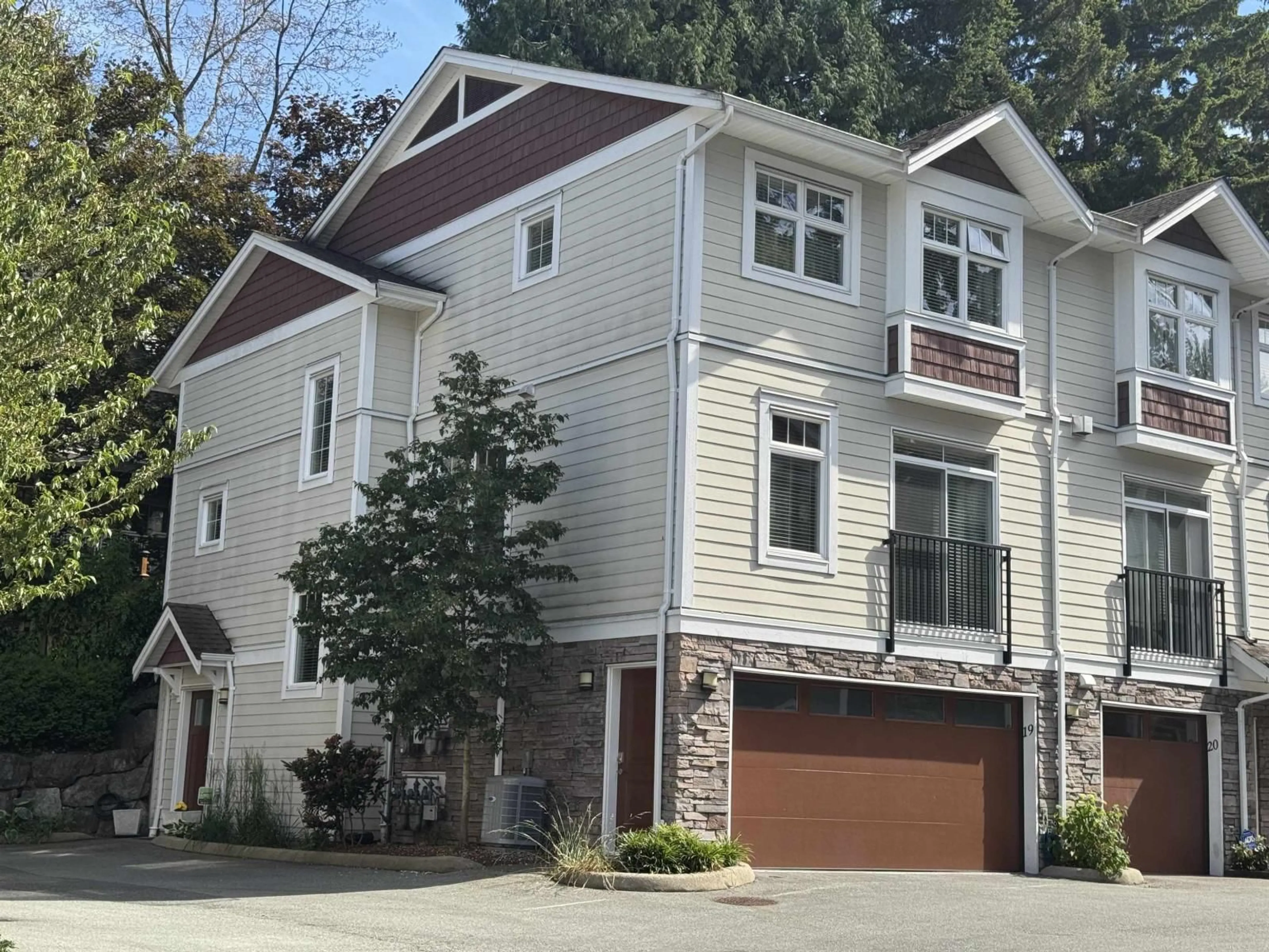 Home with vinyl exterior material, street for 19 - 2689 PARKWAY DRIVE, Surrey British Columbia V4P0C3