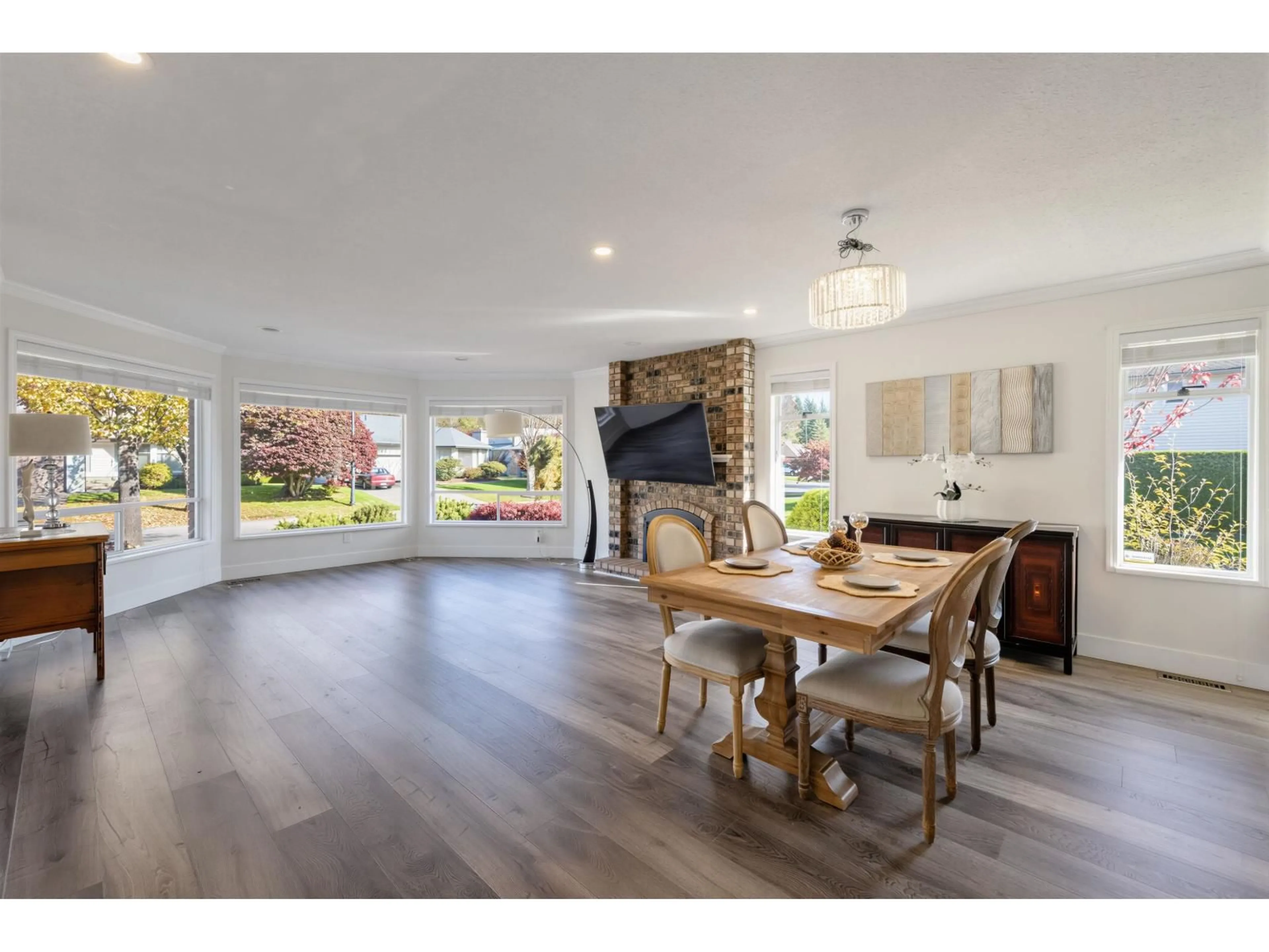 Dining room, wood/laminate floor for 14124 19A AVENUE, Surrey British Columbia V4A7Z6