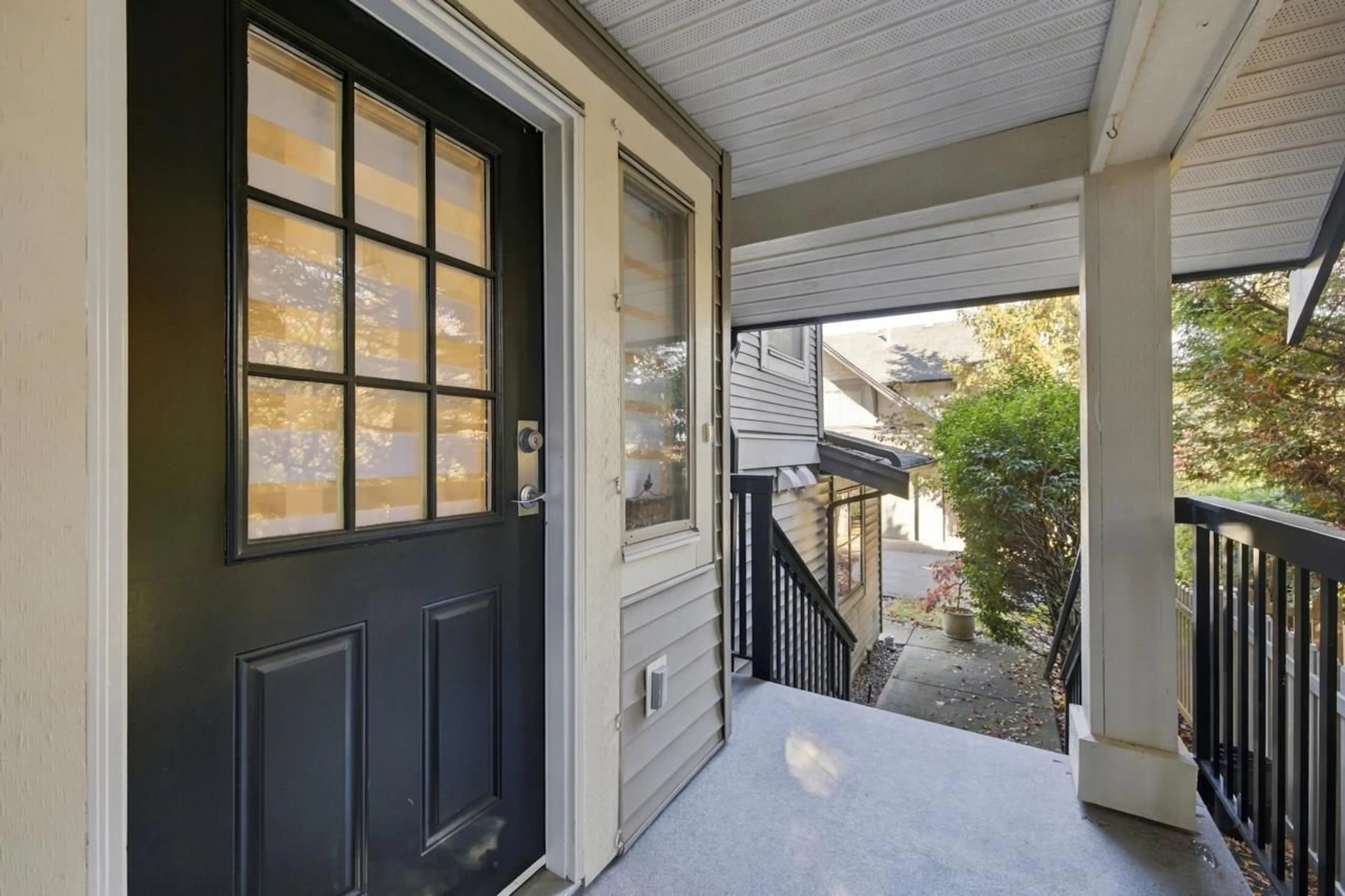 Indoor entryway for 10 - 15152 62A AVENUE, Surrey British Columbia V3S1V1