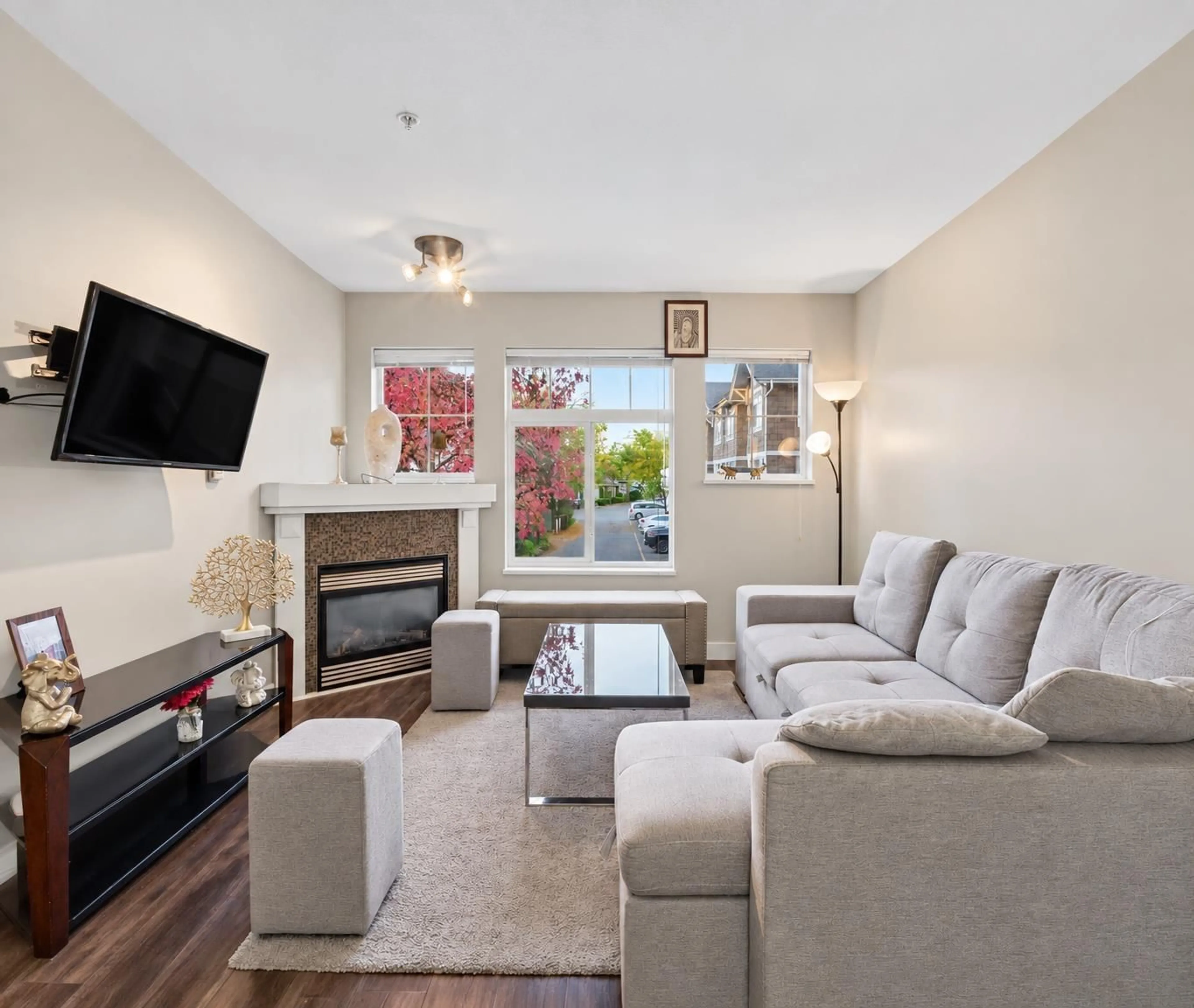 Living room with furniture, unknown for 16 - 20771 DUNCAN WAY, Langley British Columbia V3A9L4