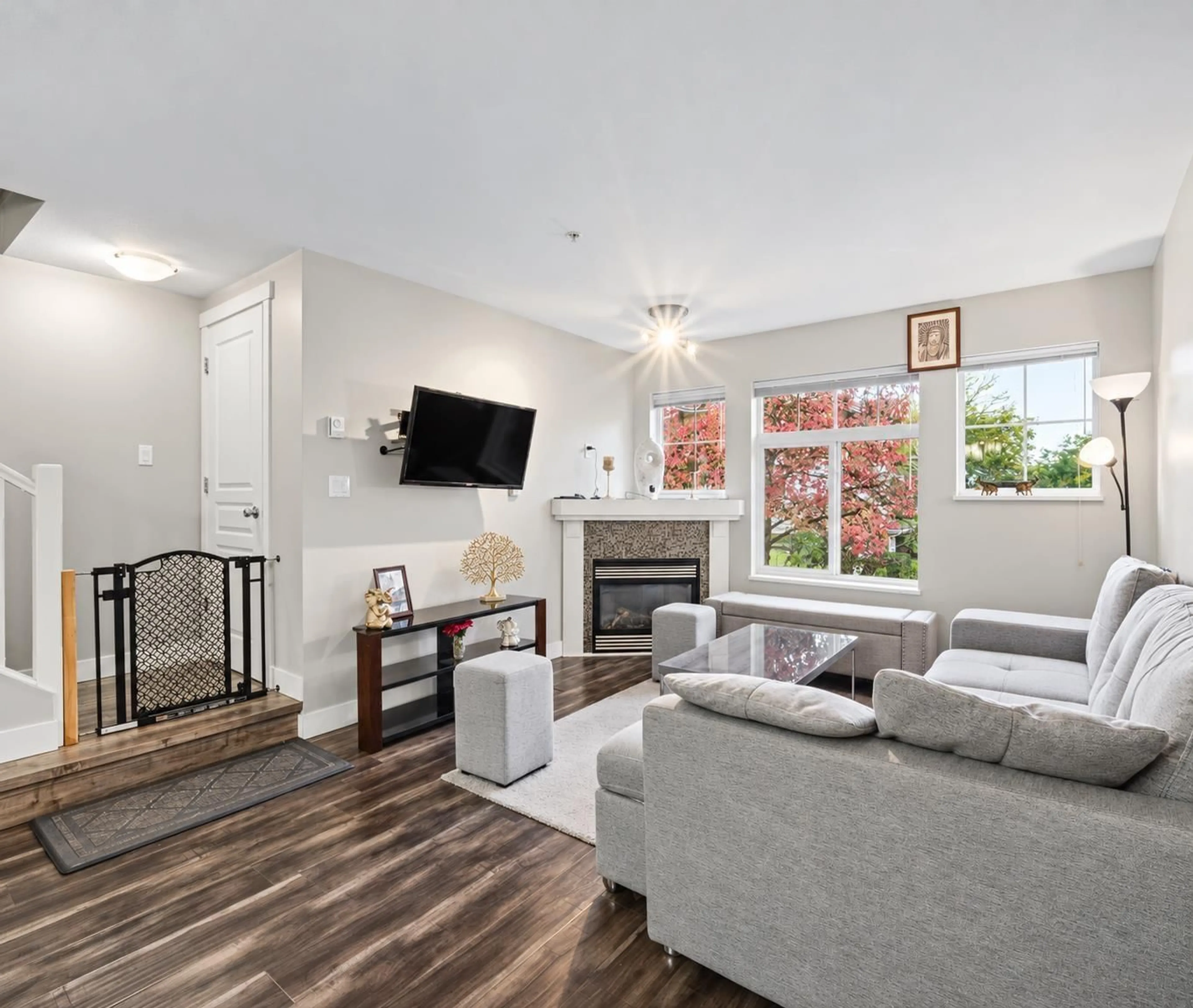 Living room with furniture, unknown for 16 - 20771 DUNCAN WAY, Langley British Columbia V3A9L4