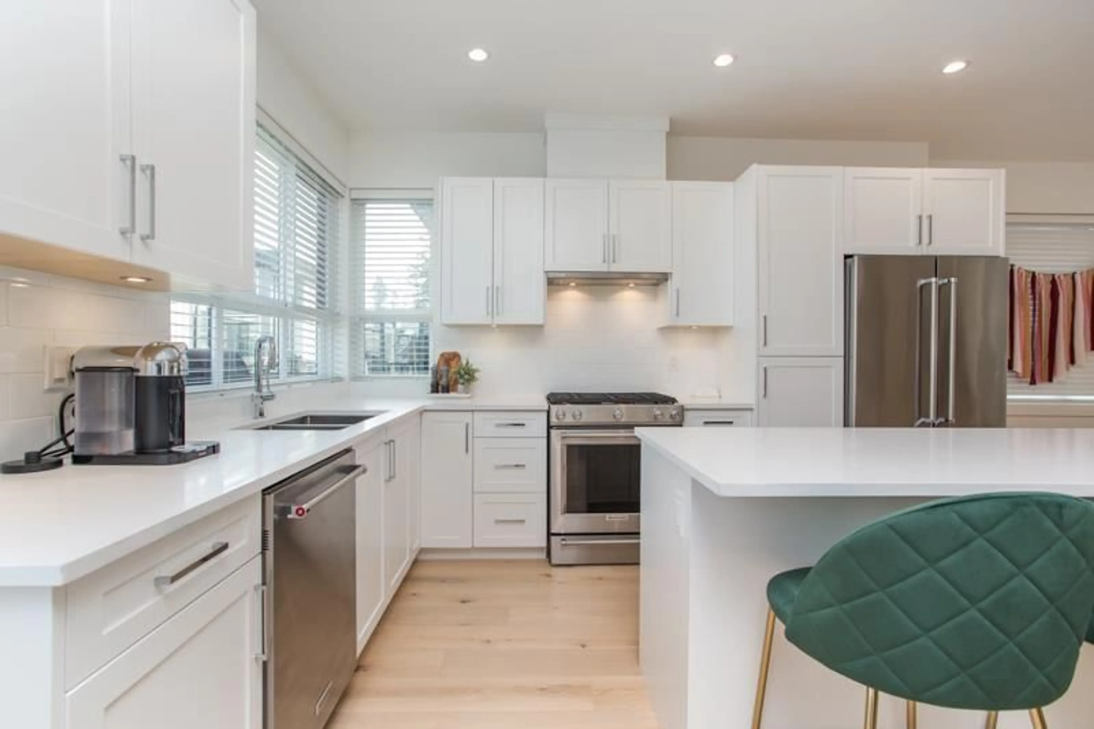 Contemporary kitchen, unknown for 36 - 16760 25 AVENUE, Surrey British Columbia V3Z0W4
