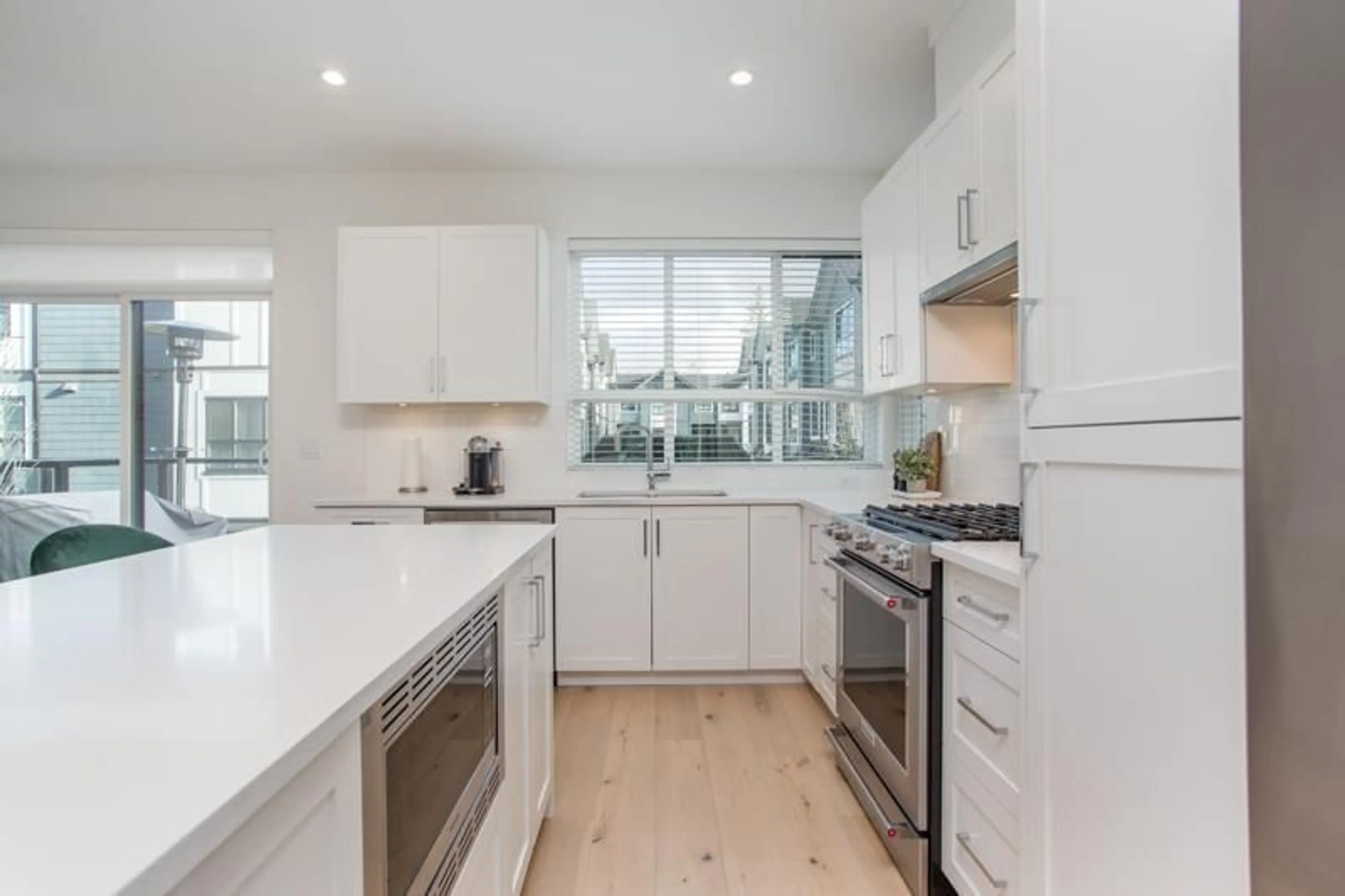 Contemporary kitchen, unknown for 36 - 16760 25 AVENUE, Surrey British Columbia V3Z0W4
