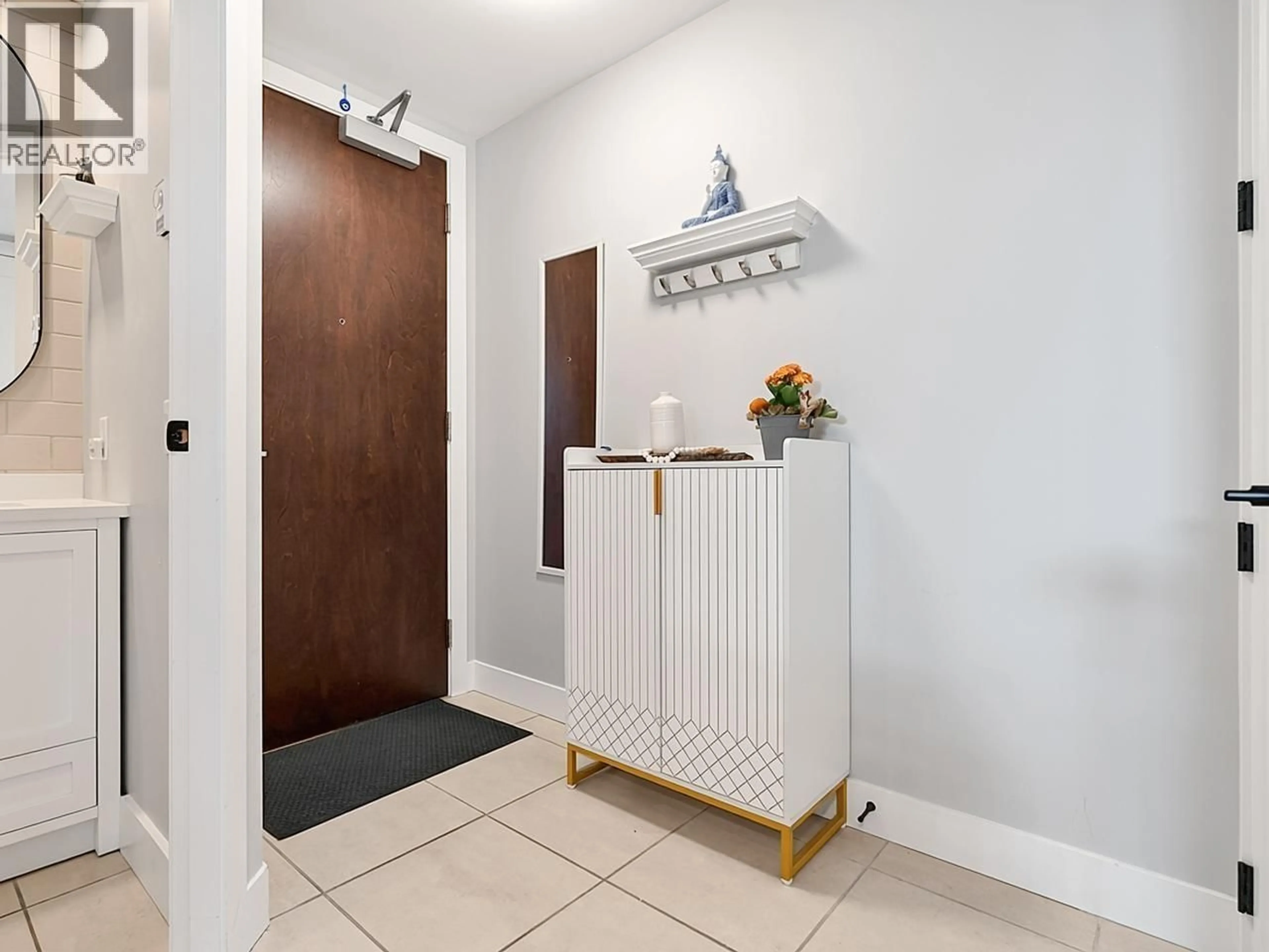 Indoor entryway for 401 - 9300 UNIVERSITY CRESCENT, Burnaby British Columbia V5A4X9