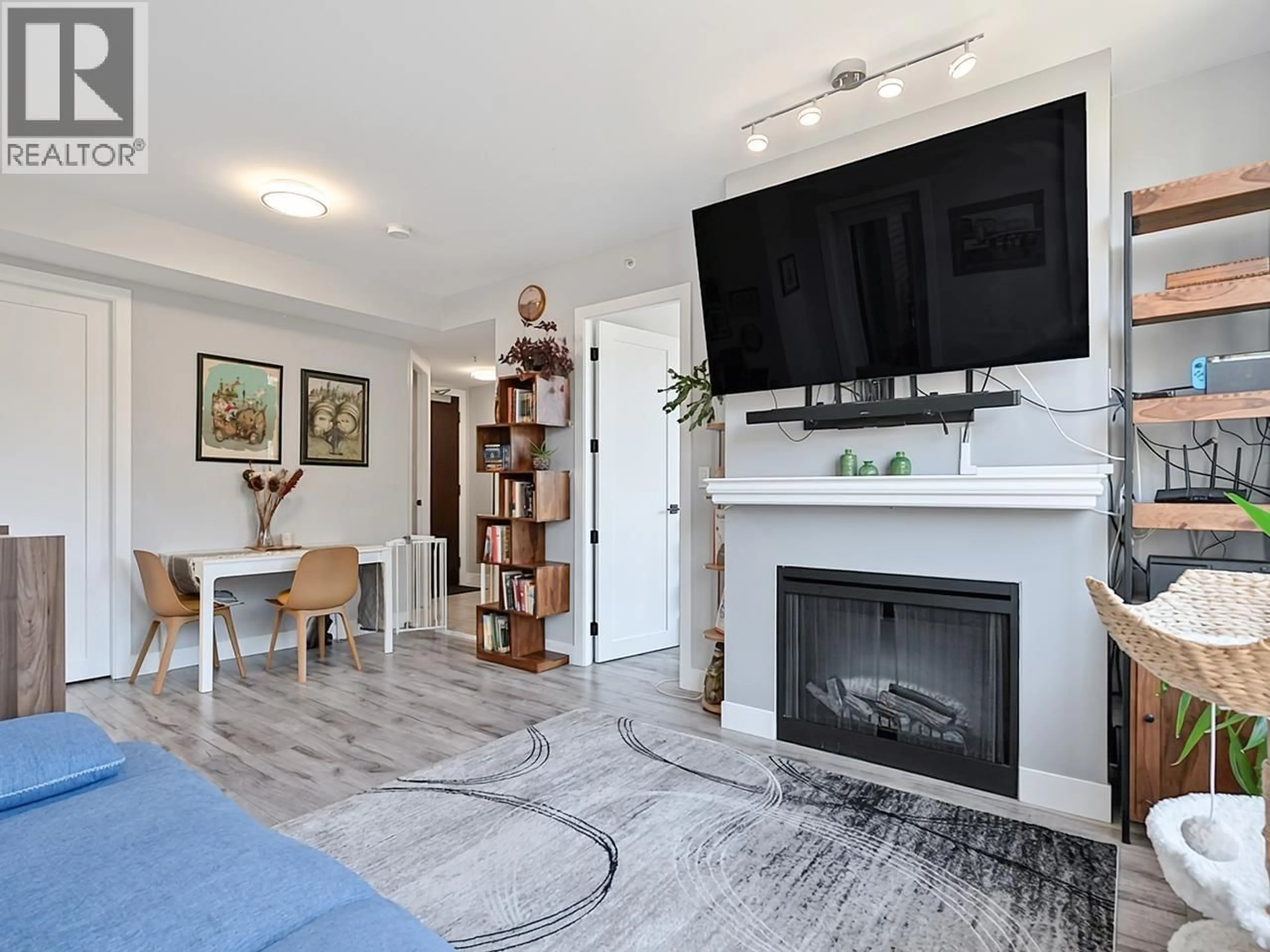 Living room with furniture, unknown for 401 - 9300 UNIVERSITY CRESCENT, Burnaby British Columbia V5A4X9
