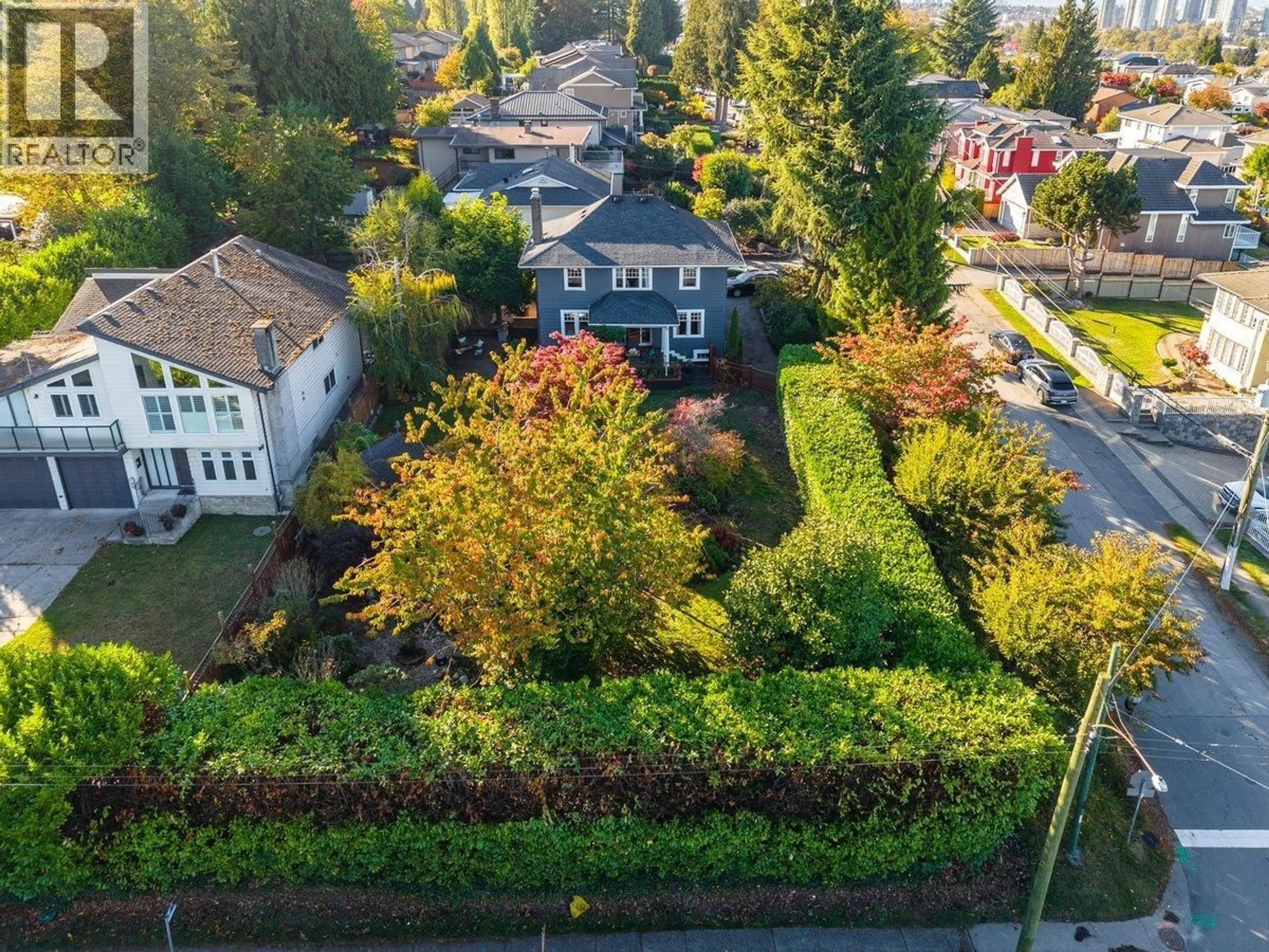 A pic from outside/outdoor area/front of a property/back of a property/a pic from drone, street for 5558 LAUREL STREET, Burnaby British Columbia V5G1N2