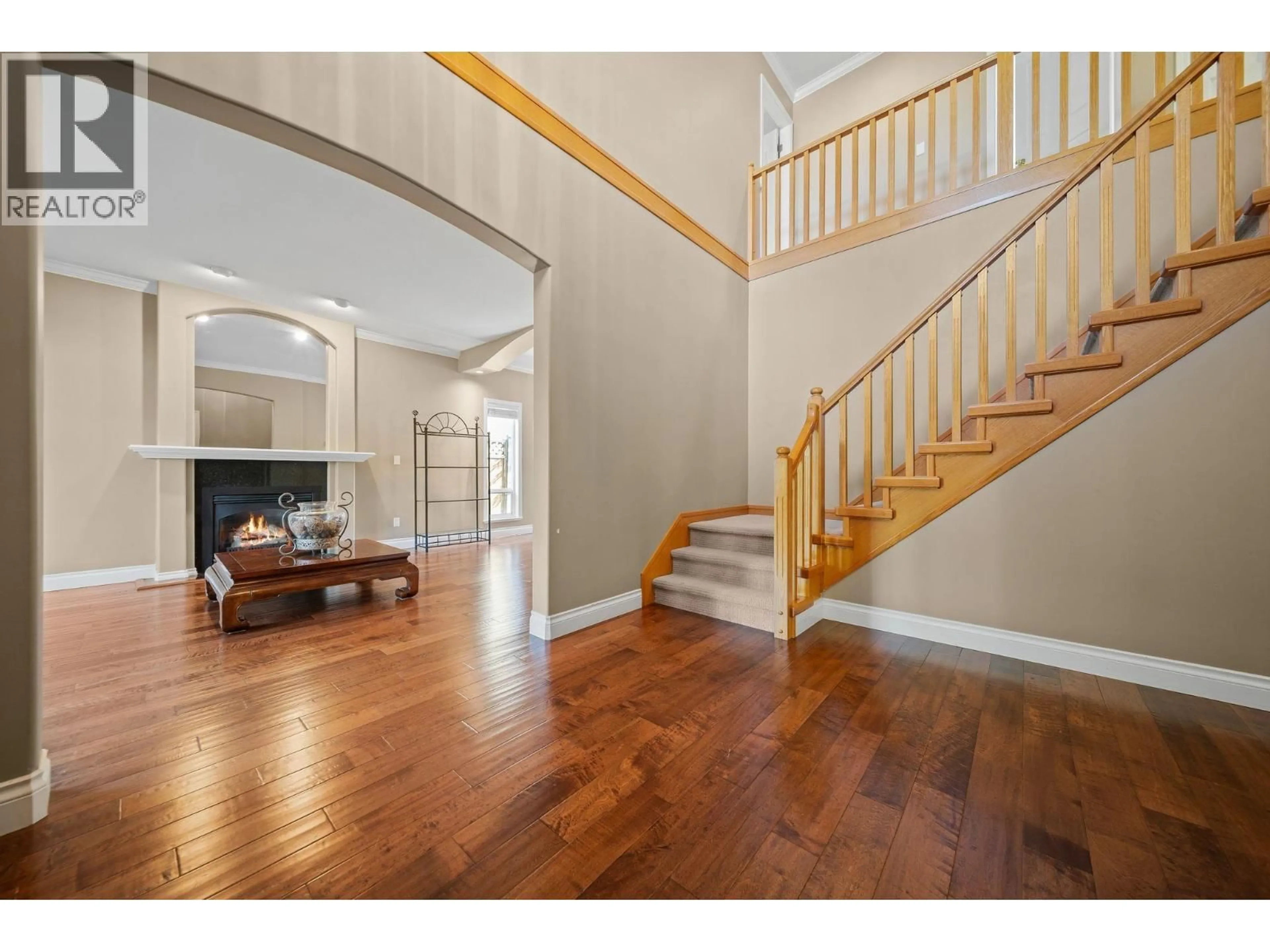 Indoor entryway for 3520 LAMOND AVENUE, Richmond British Columbia V7E1C6