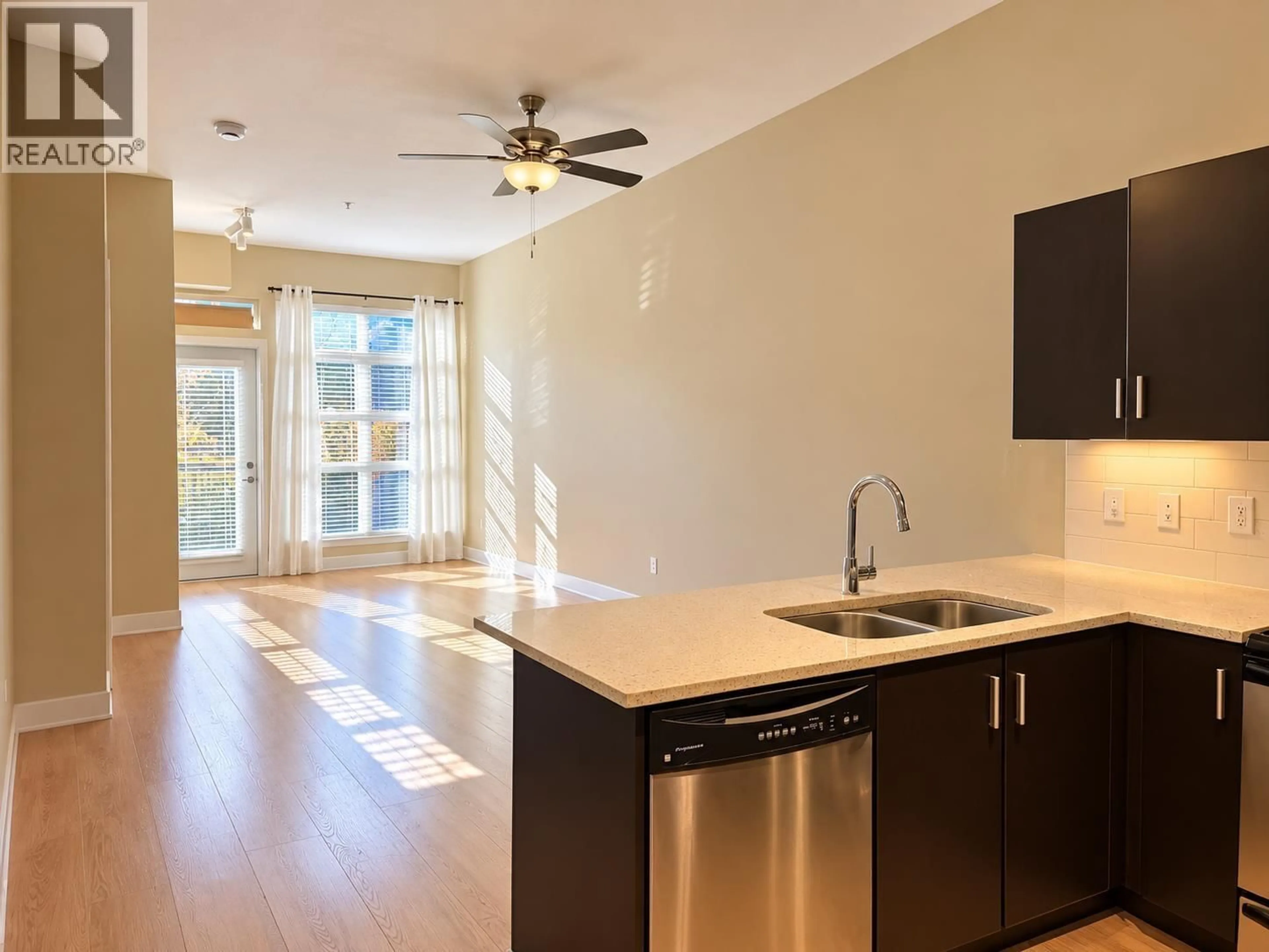 Open concept kitchen, unknown for 107 - 41105 TANTALUS ROAD, Squamish British Columbia V8B0N3