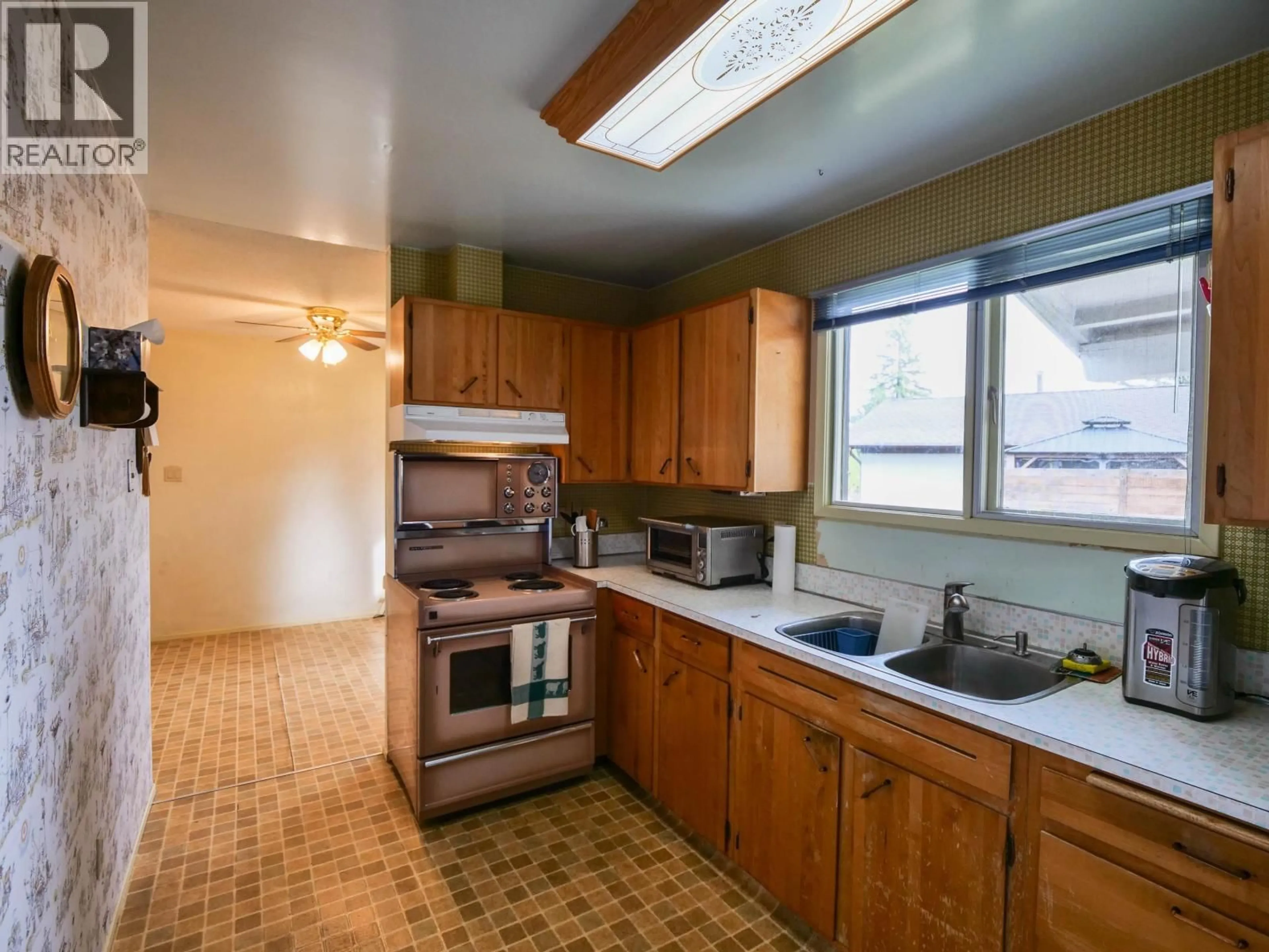 Standard kitchen, unknown for 510 PINCHBECK STREET, Quesnel British Columbia V2J1N5