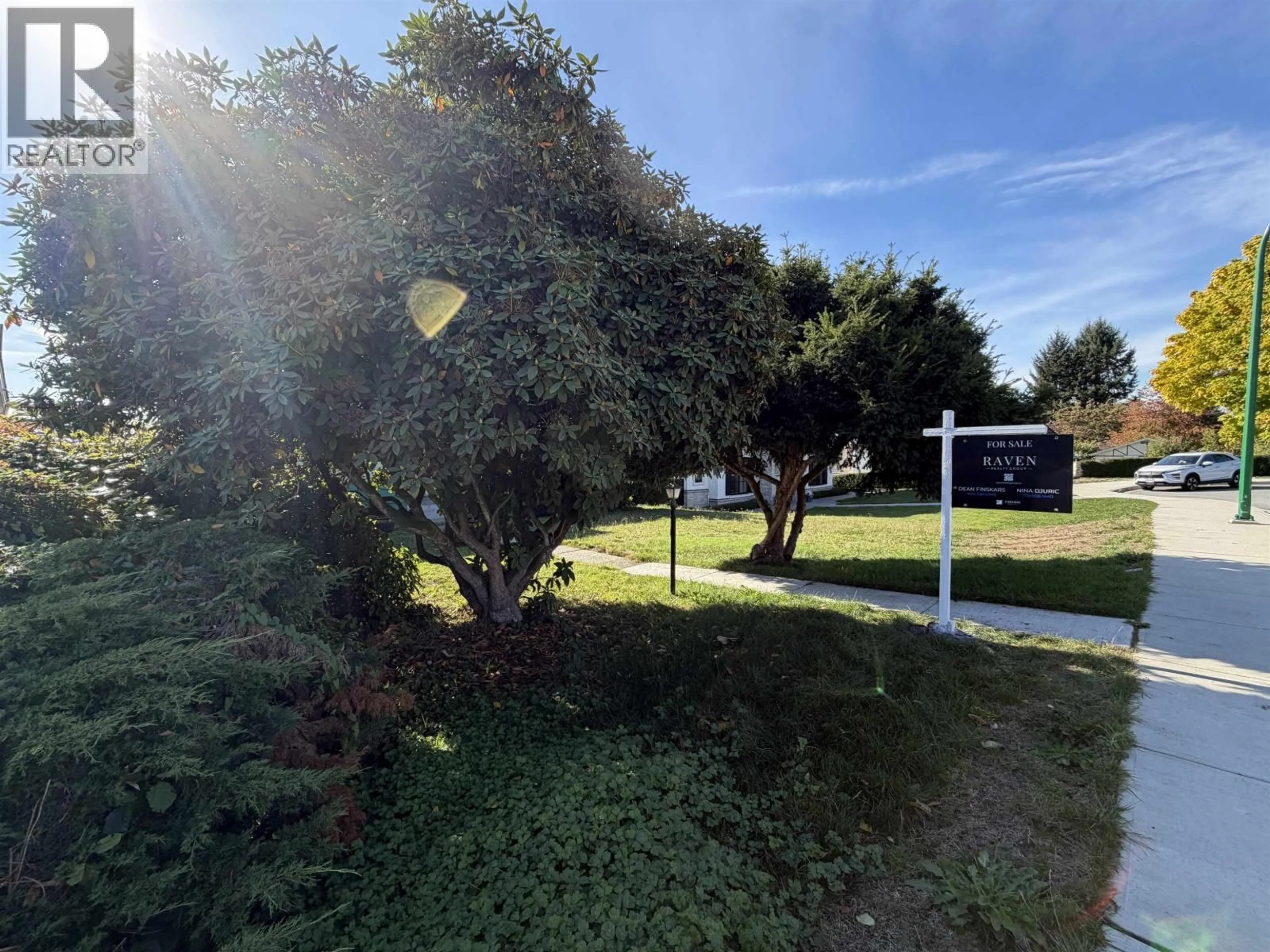 A pic from outside/outdoor area/front of a property/back of a property/a pic from drone, unknown for 6790 HYCREST DRIVE, Burnaby British Columbia V5B2X2
