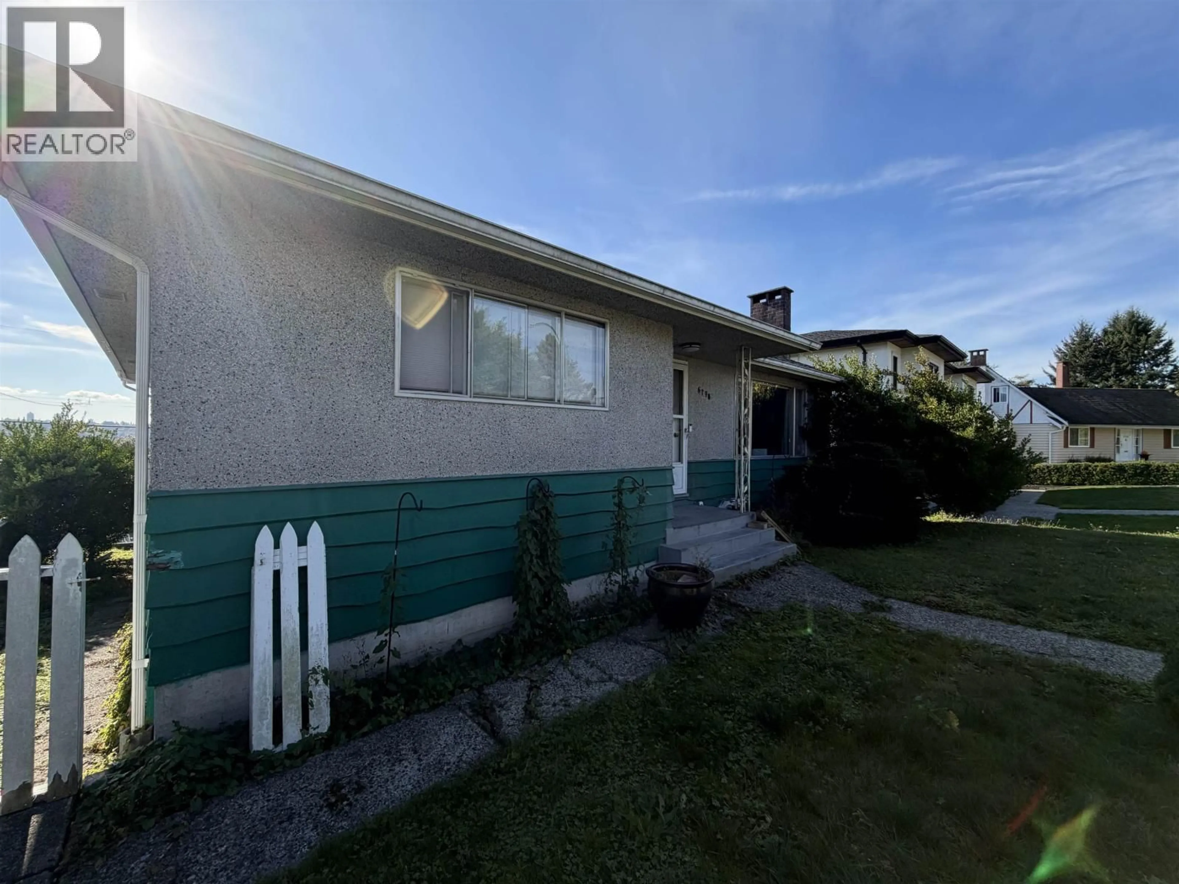 Home with vinyl exterior material, street for 6790 HYCREST DRIVE, Burnaby British Columbia V5B2X2