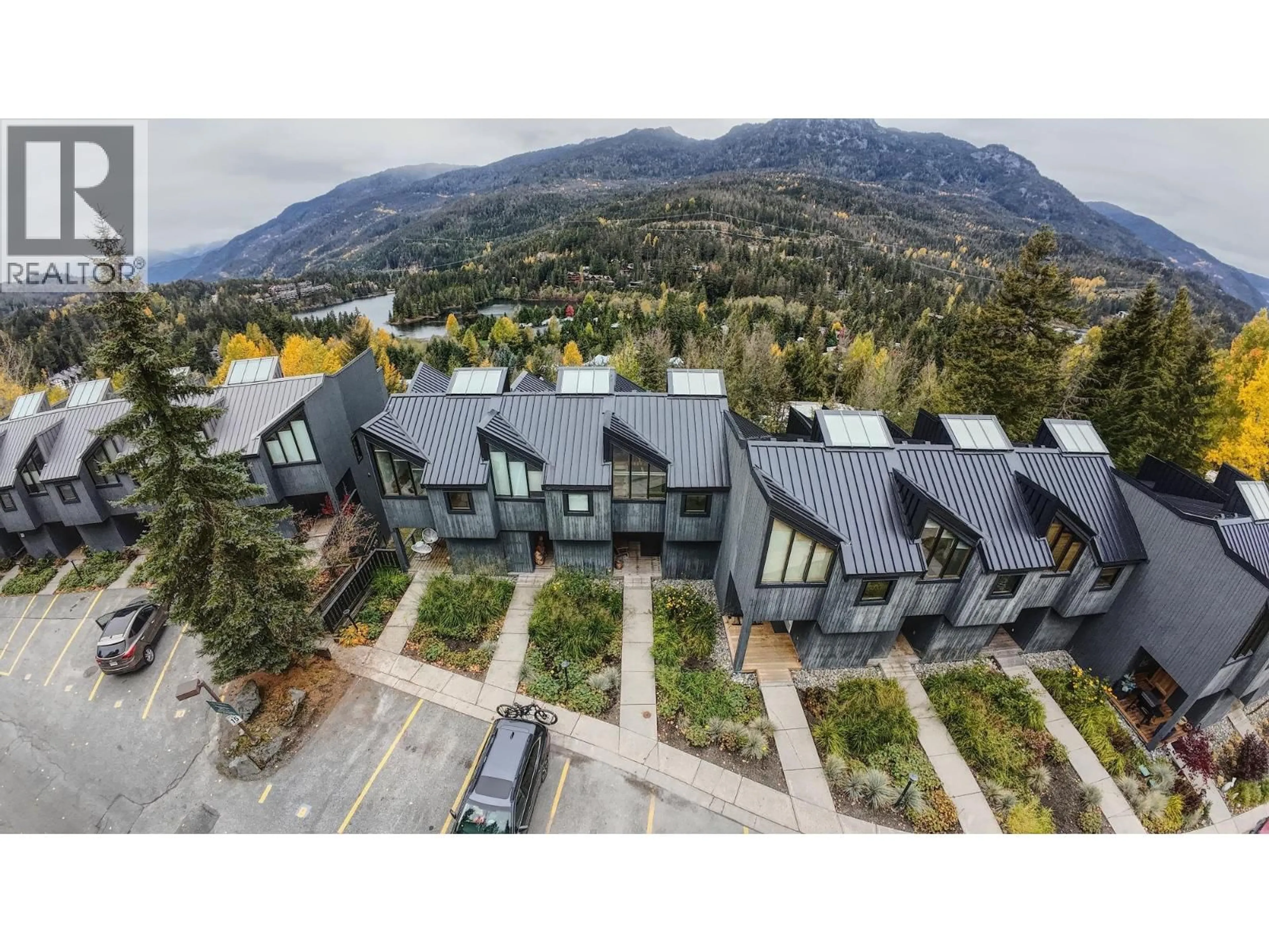 A pic from outside/outdoor area/front of a property/back of a property/a pic from drone, mountain view for 7 - 2221 GONDOLA WAY, Whistler British Columbia V8E0M8