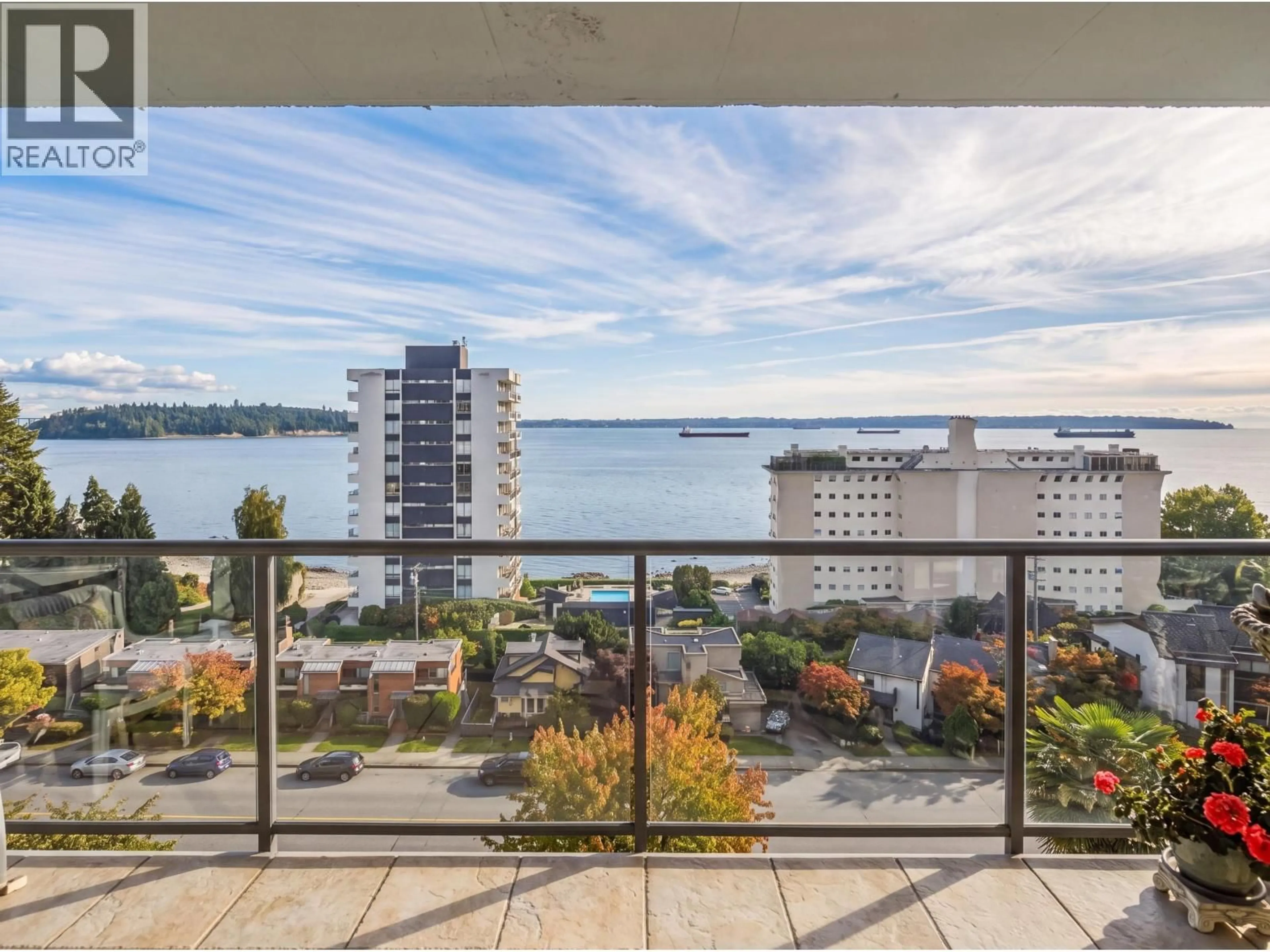Balcony in the apartment, water/lake/river/ocean view for 305 - 1845 BELLEVUE AVENUE, West Vancouver British Columbia V7V1B2